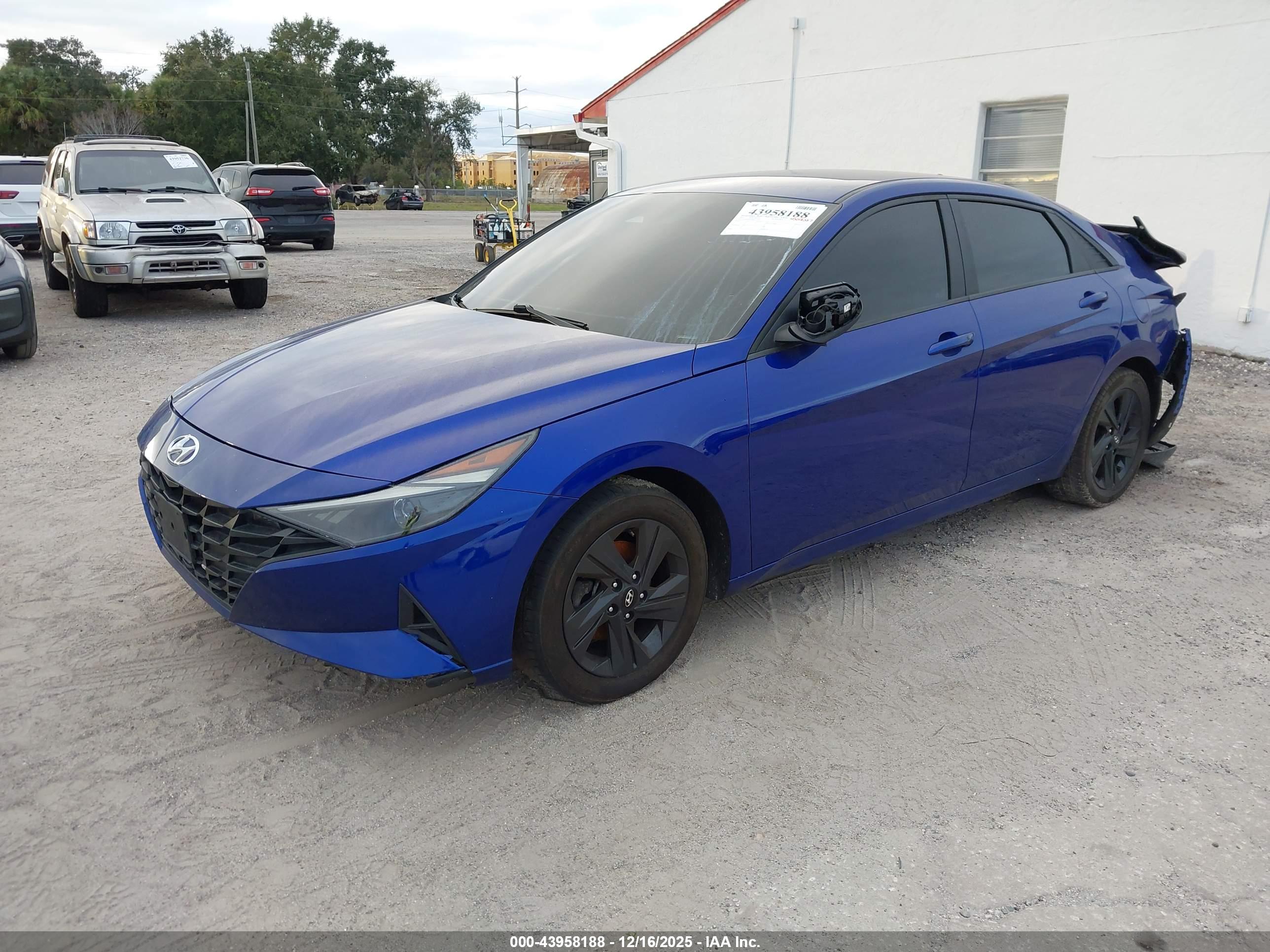 HYUNDAI ELANTRA image 2