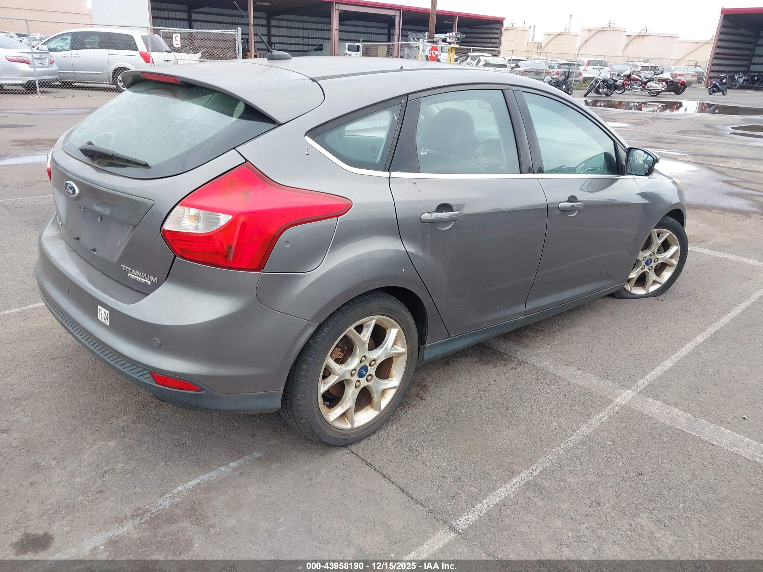 FORD FOCUS image 4