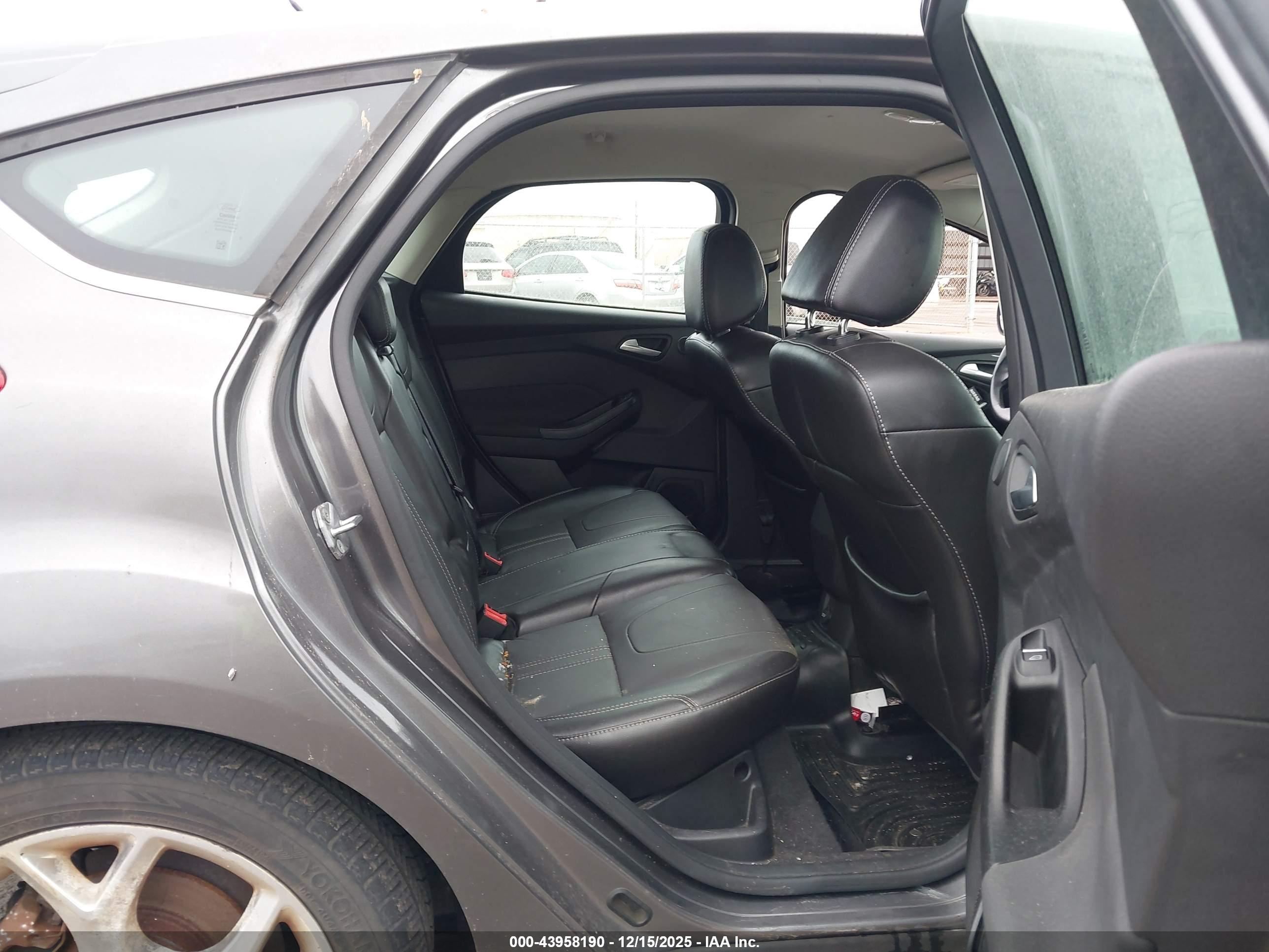 FORD FOCUS image 8