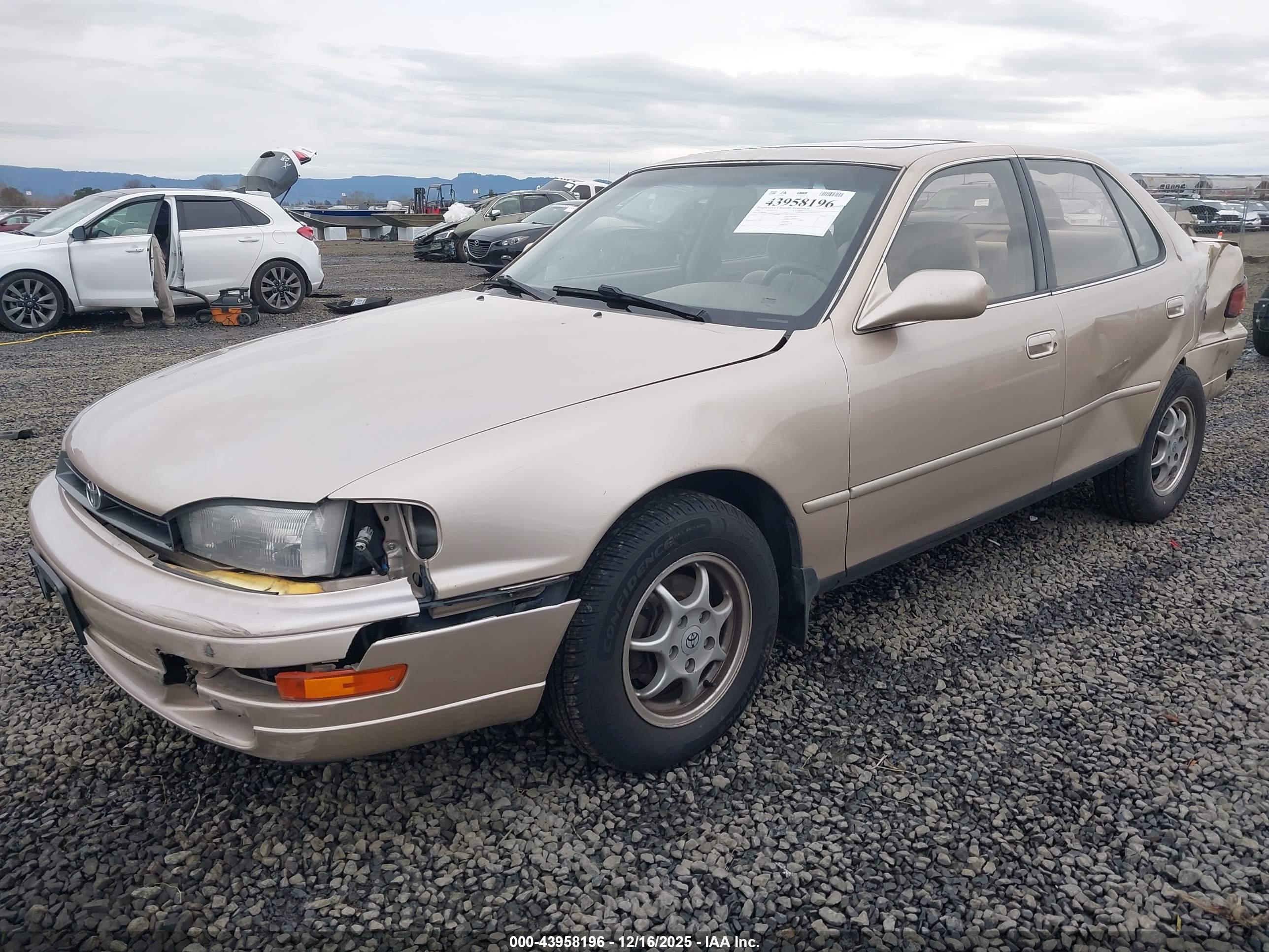 TOYOTA CAMRY image 2