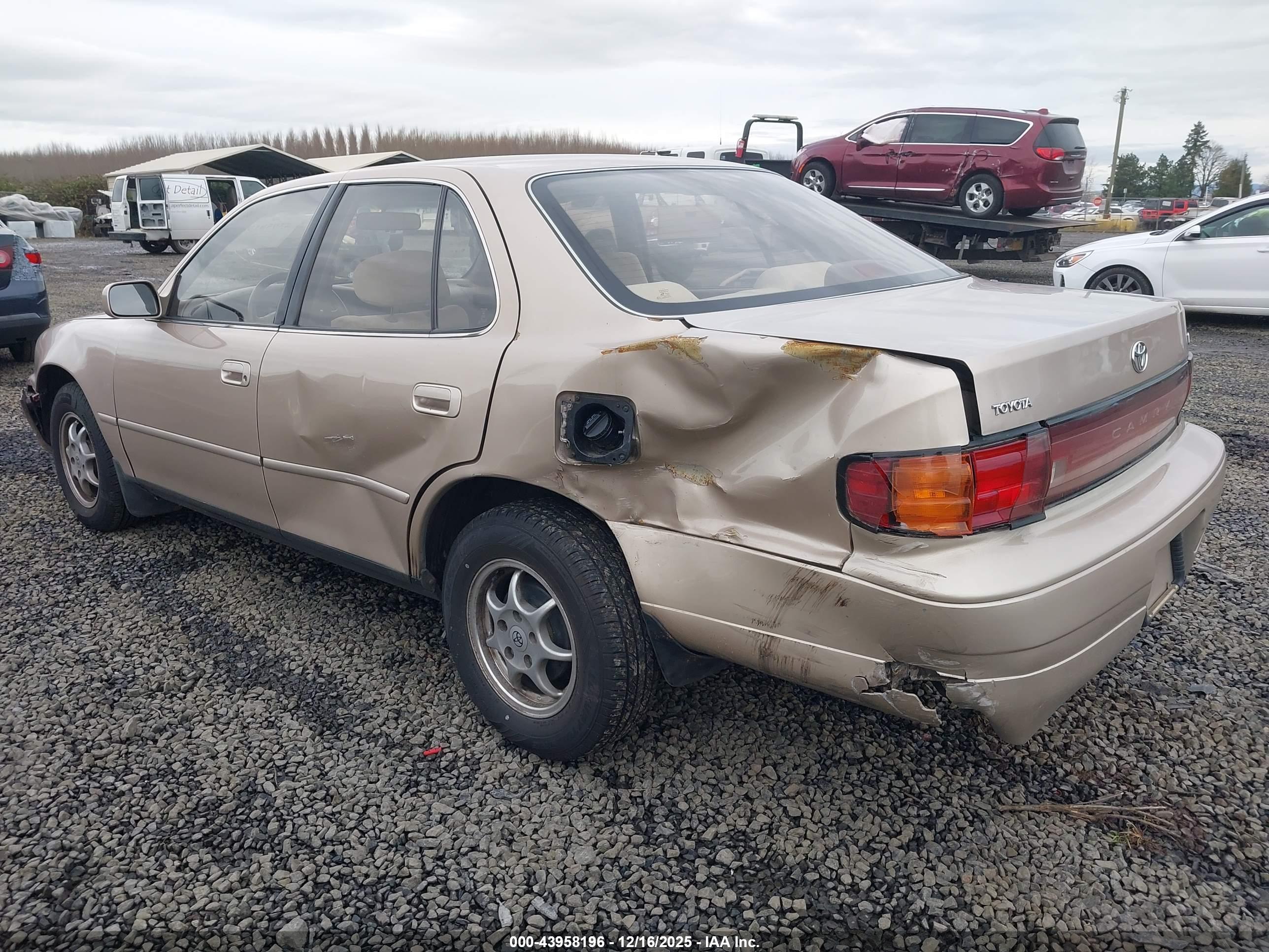 TOYOTA CAMRY image 3