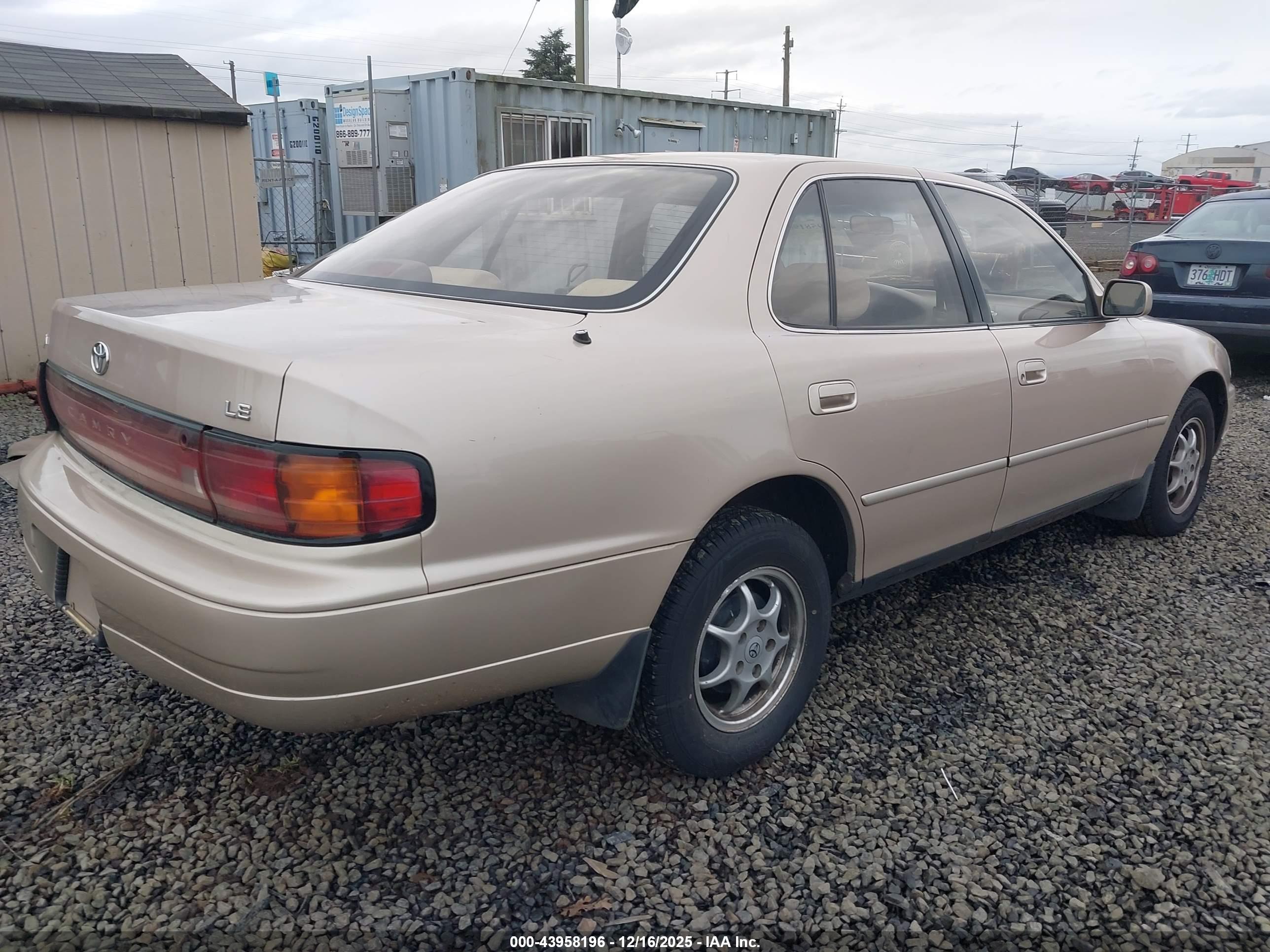 TOYOTA CAMRY image 4