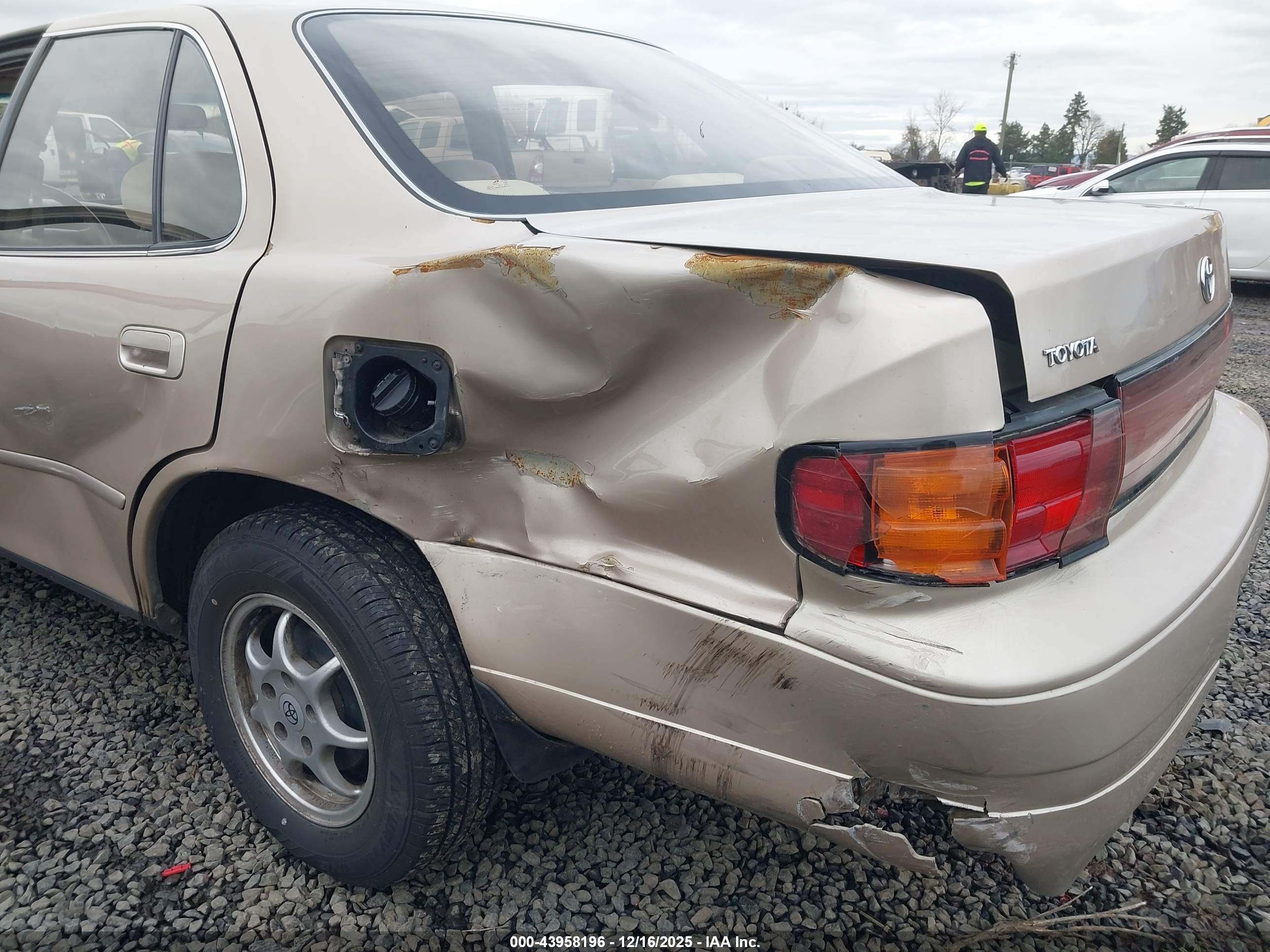 TOYOTA CAMRY image 6