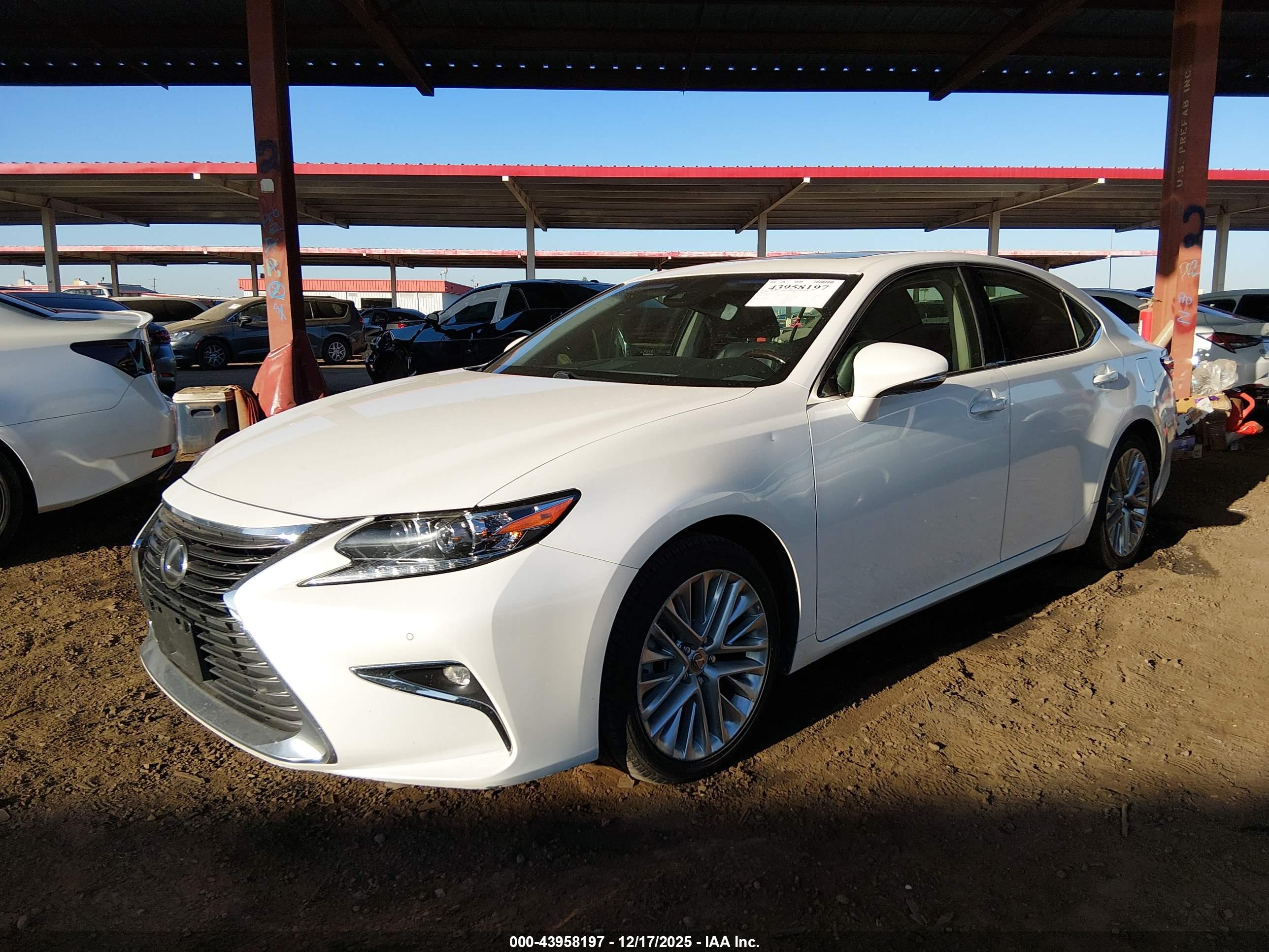LEXUS ES image 2