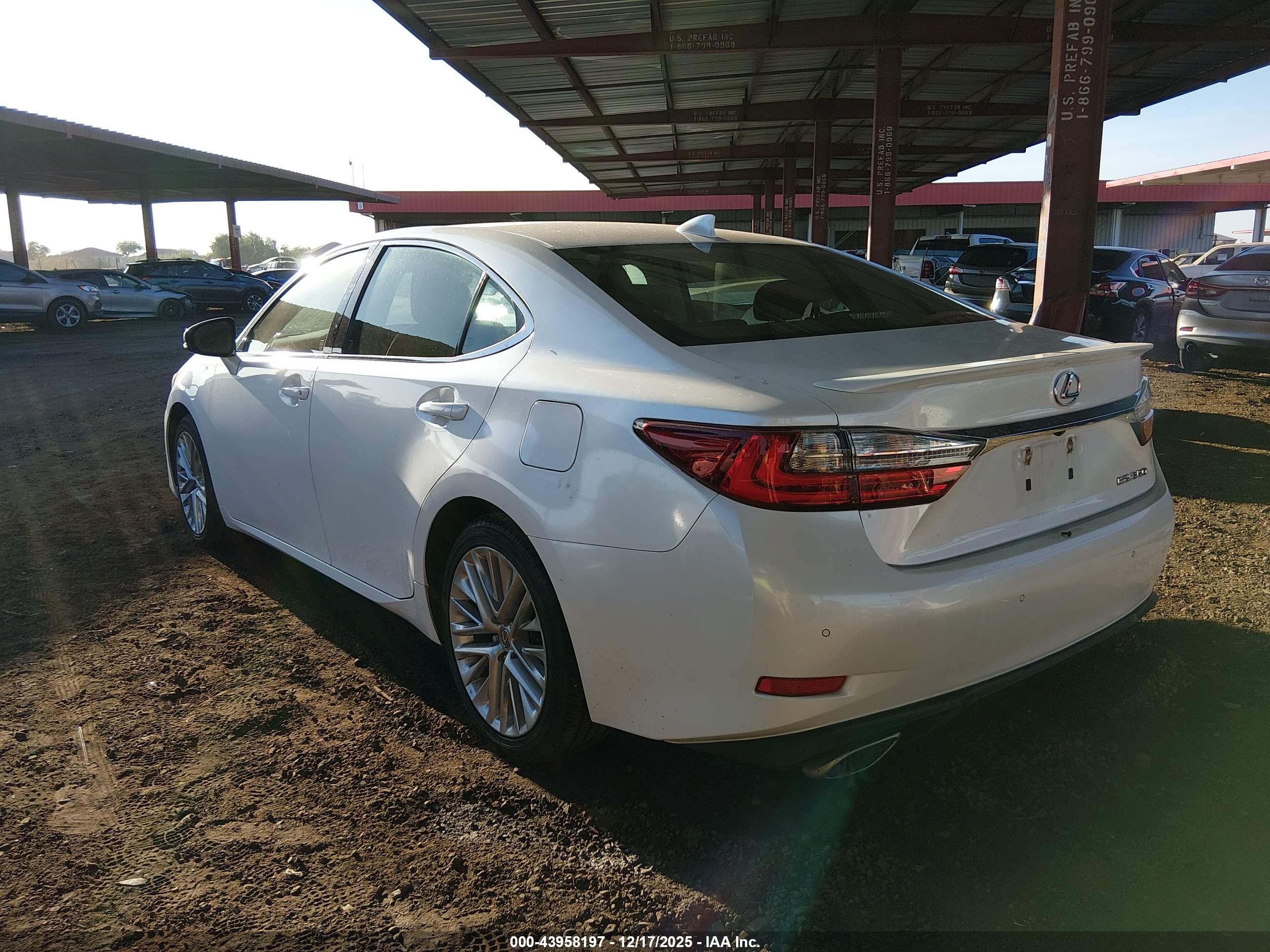 LEXUS ES image 3