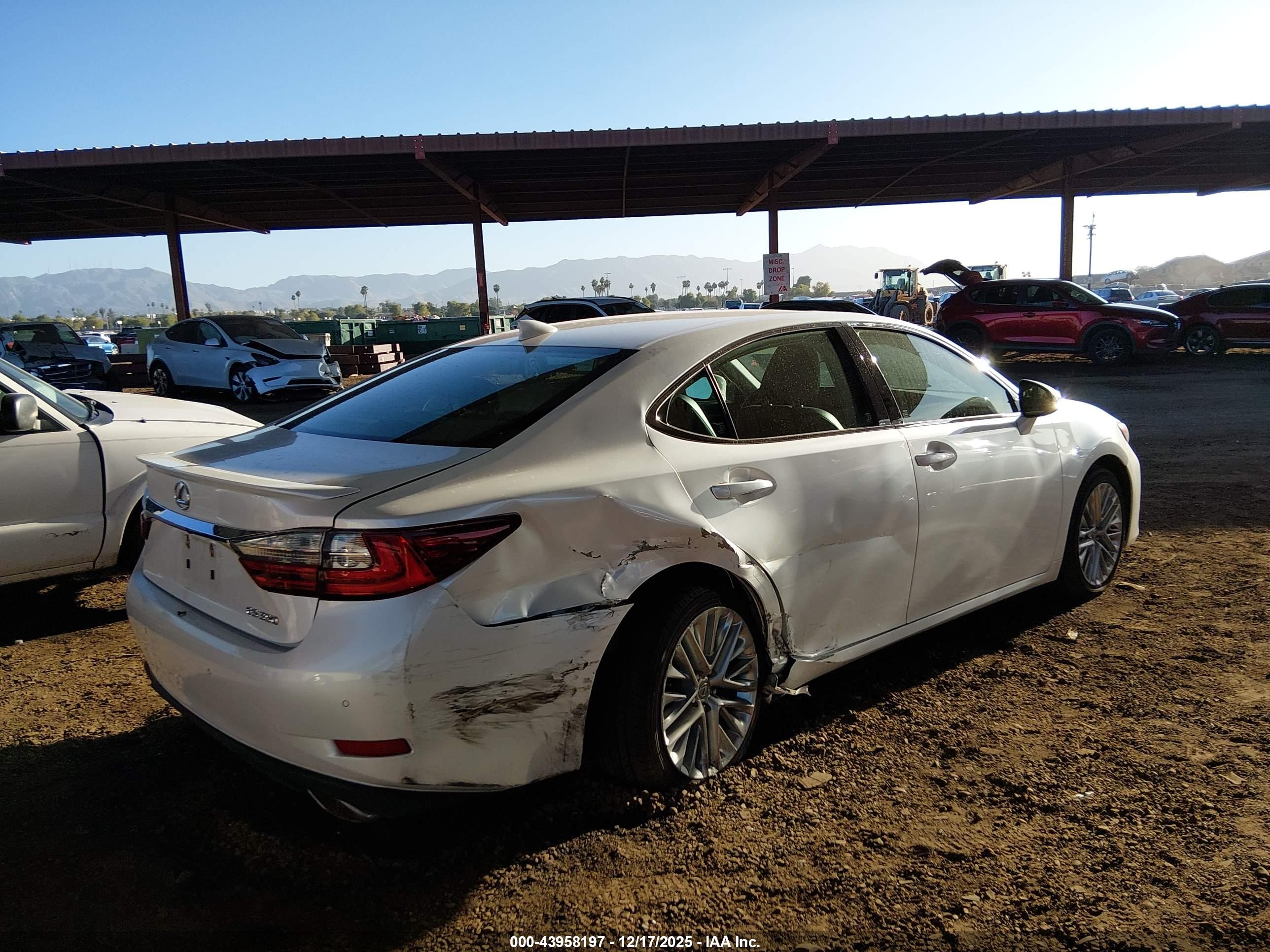 LEXUS ES image 4