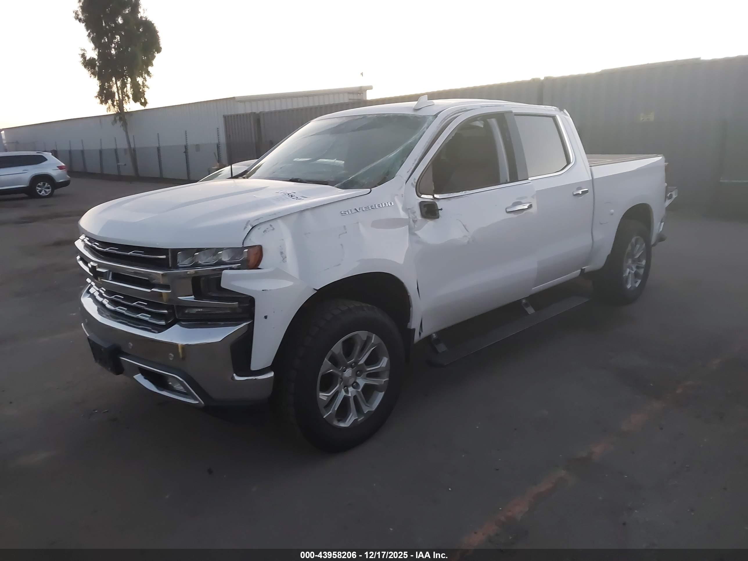 CHEVROLET SILVERADO image 2