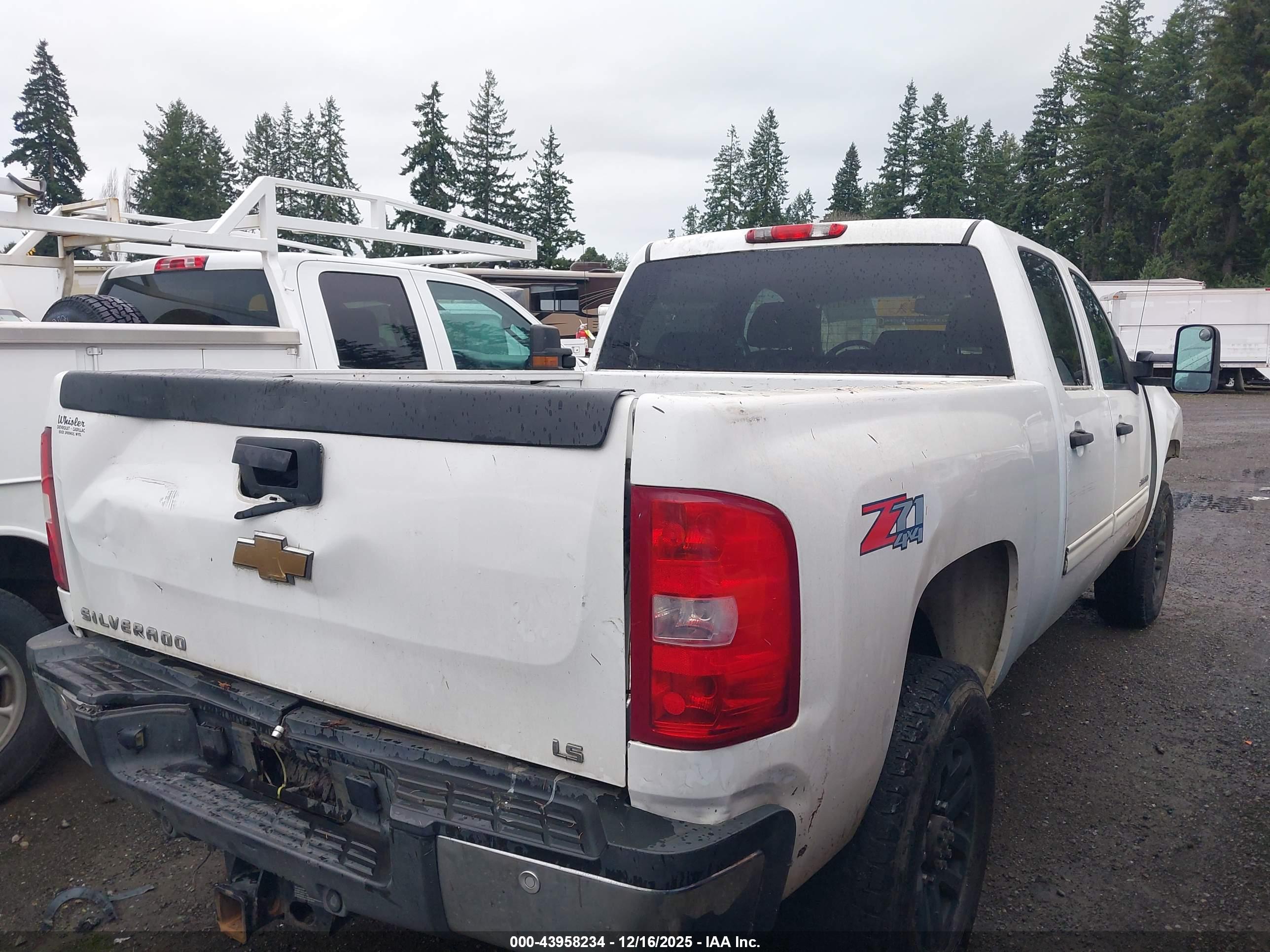 CHEVROLET SILVERADO image 4