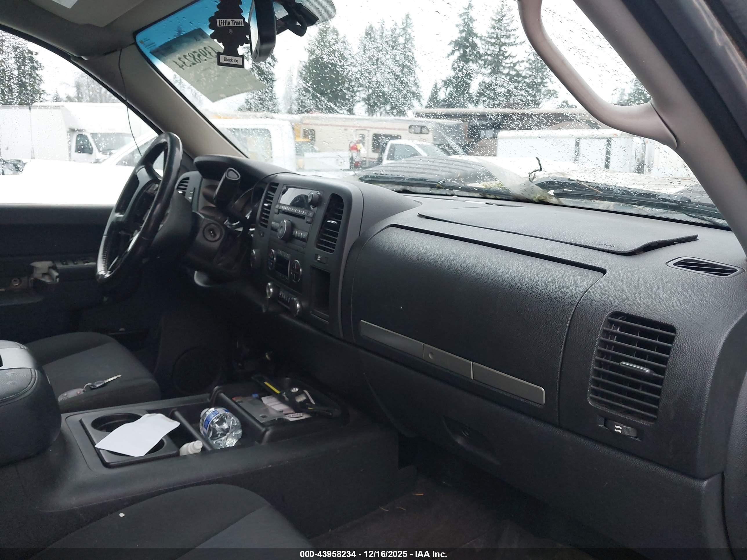 CHEVROLET SILVERADO image 5