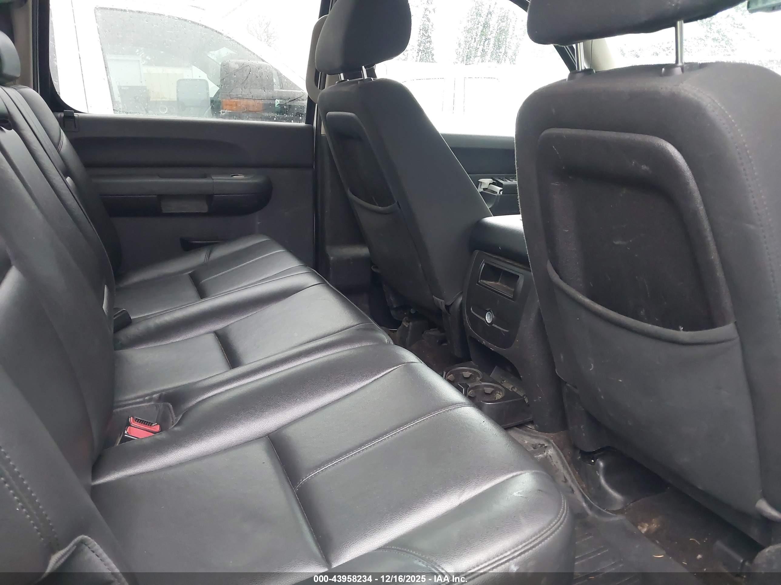 CHEVROLET SILVERADO image 8