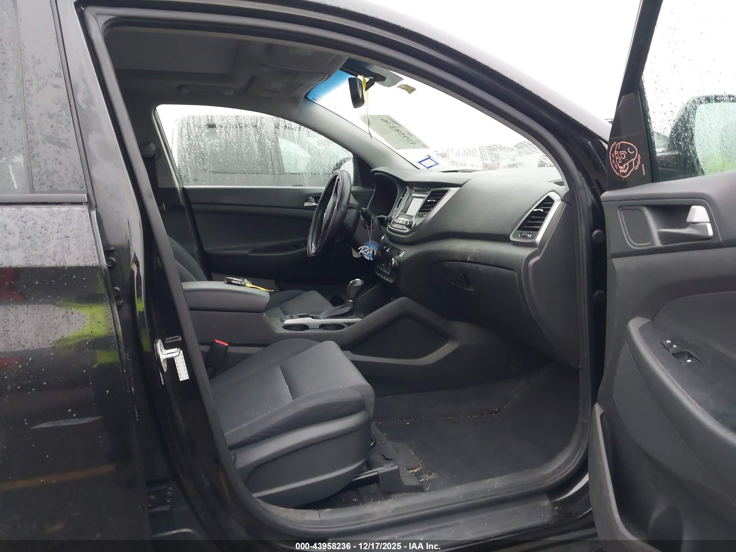 HYUNDAI TUCSON image 5