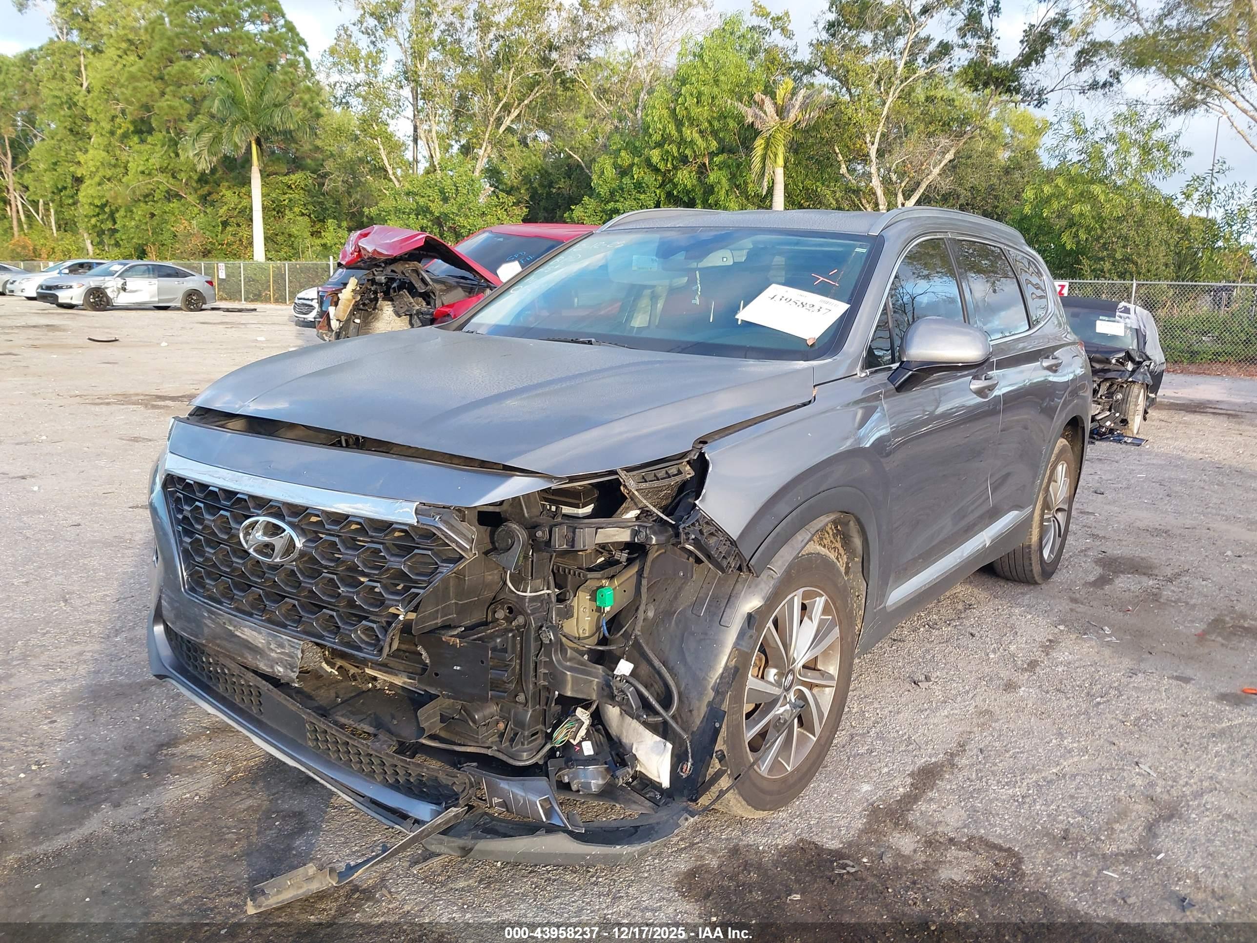HYUNDAI SANTA image 6