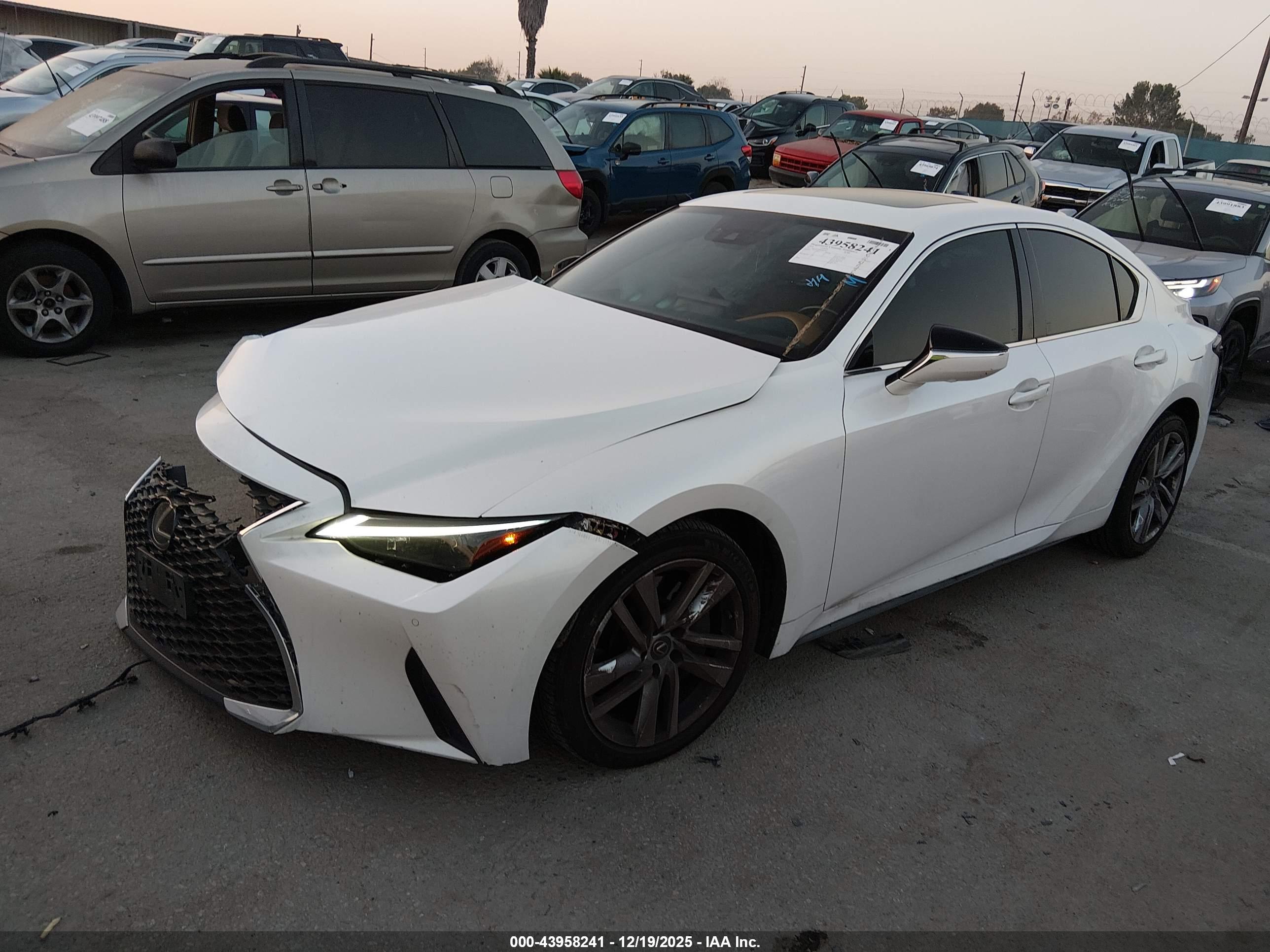 LEXUS IS image 2