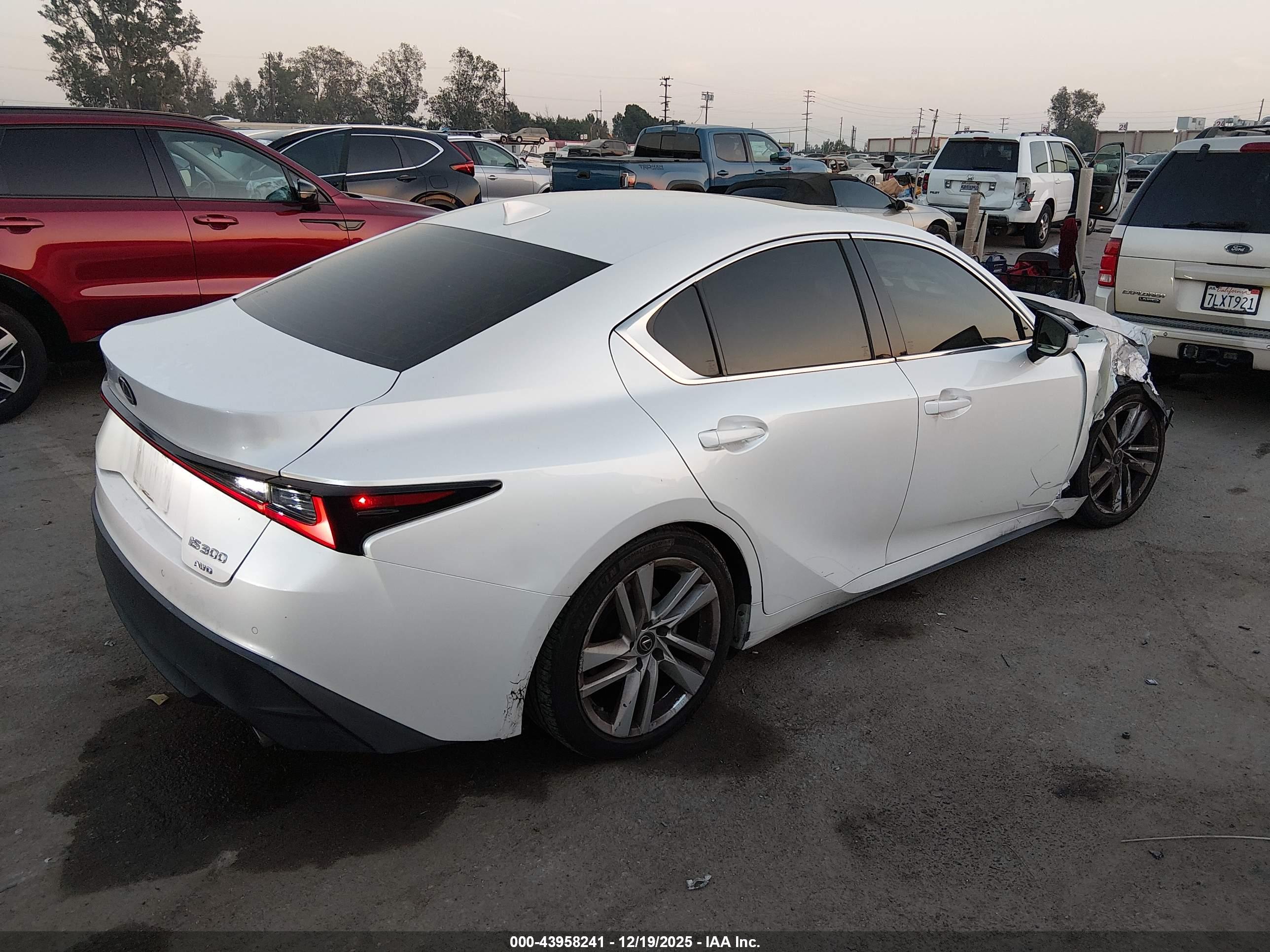 LEXUS IS image 4