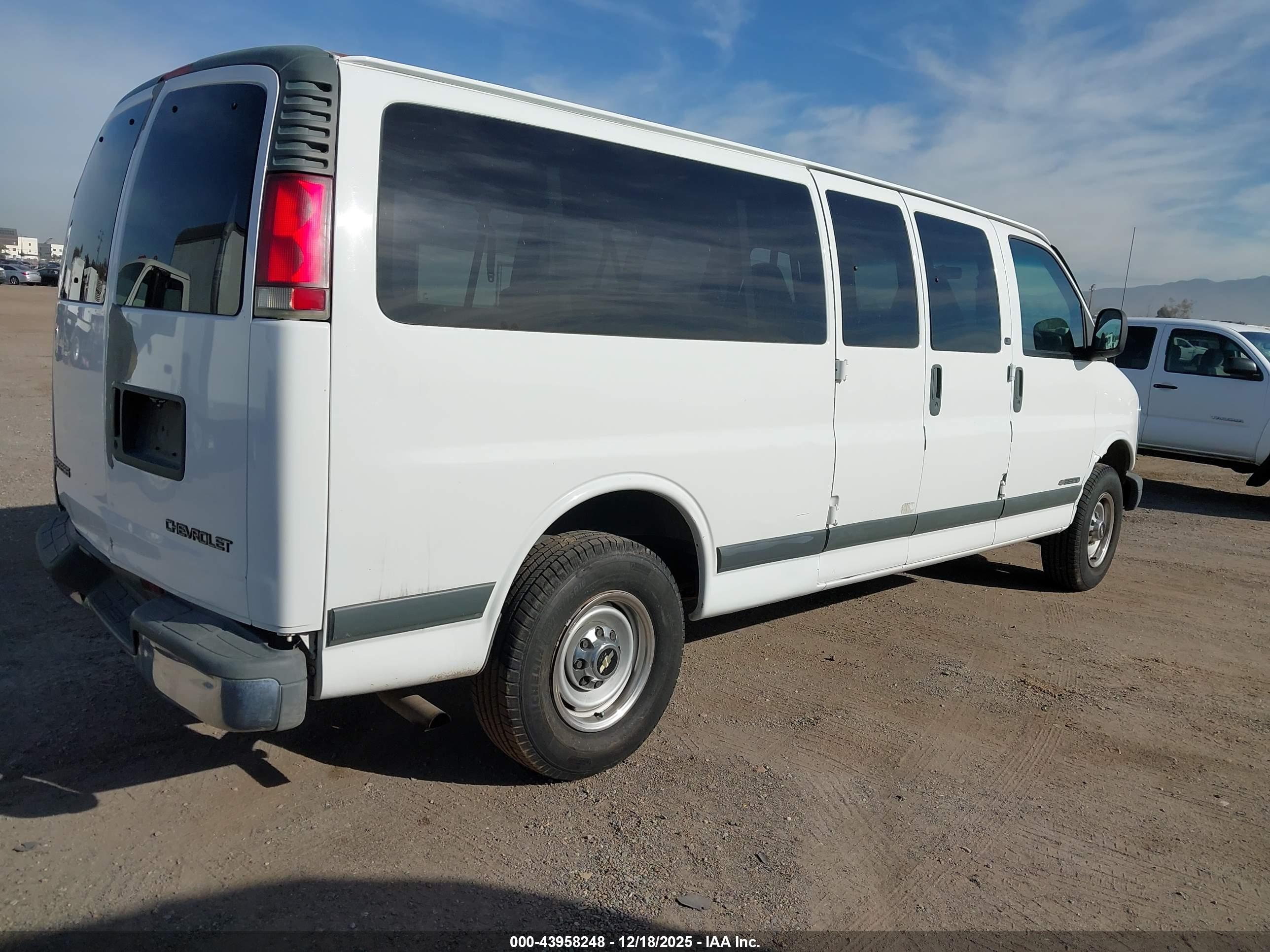CHEVROLET EXPRESS image 4