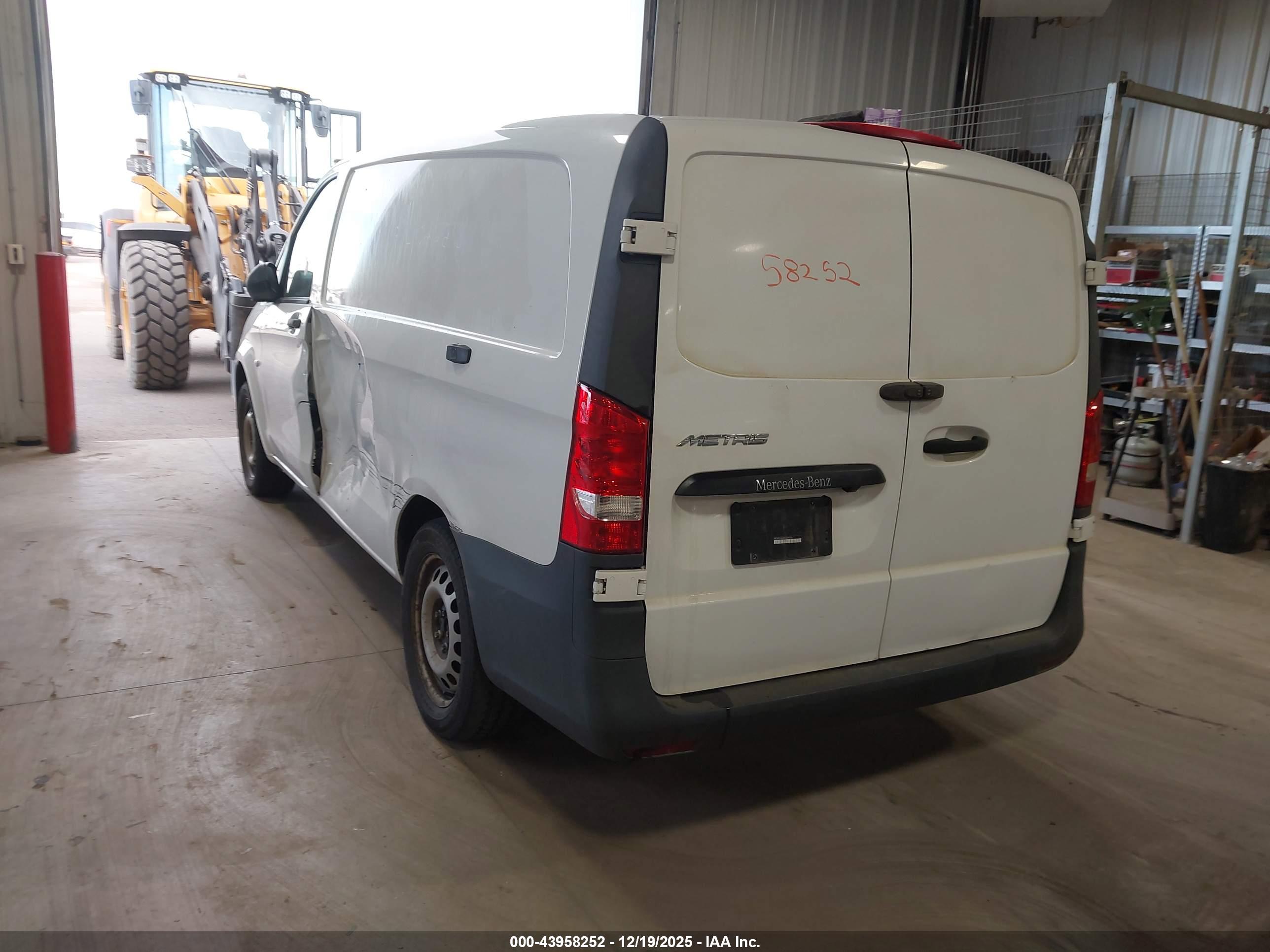 MERCEDES-BENZ METRIS image 3