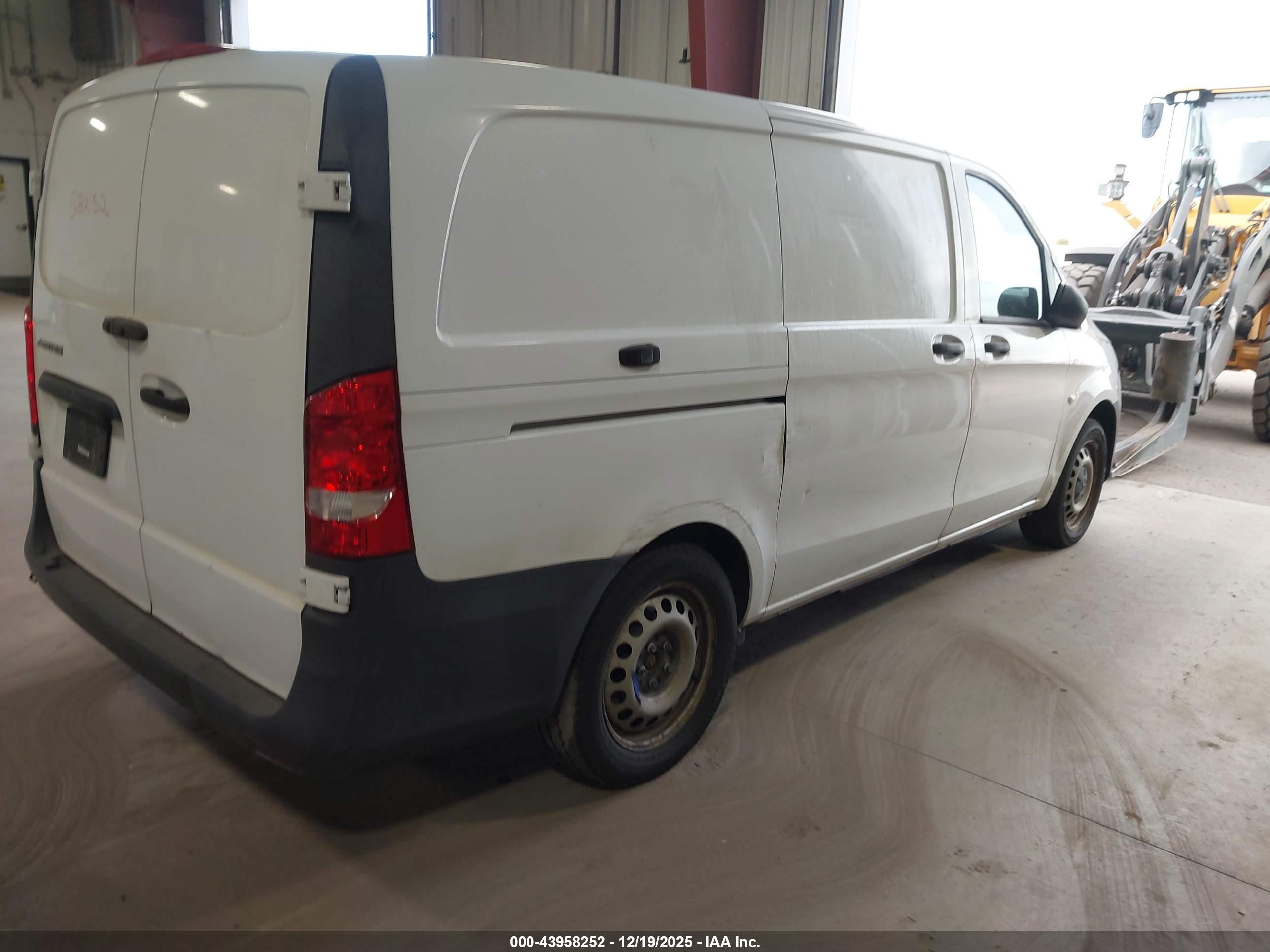 MERCEDES-BENZ METRIS image 4