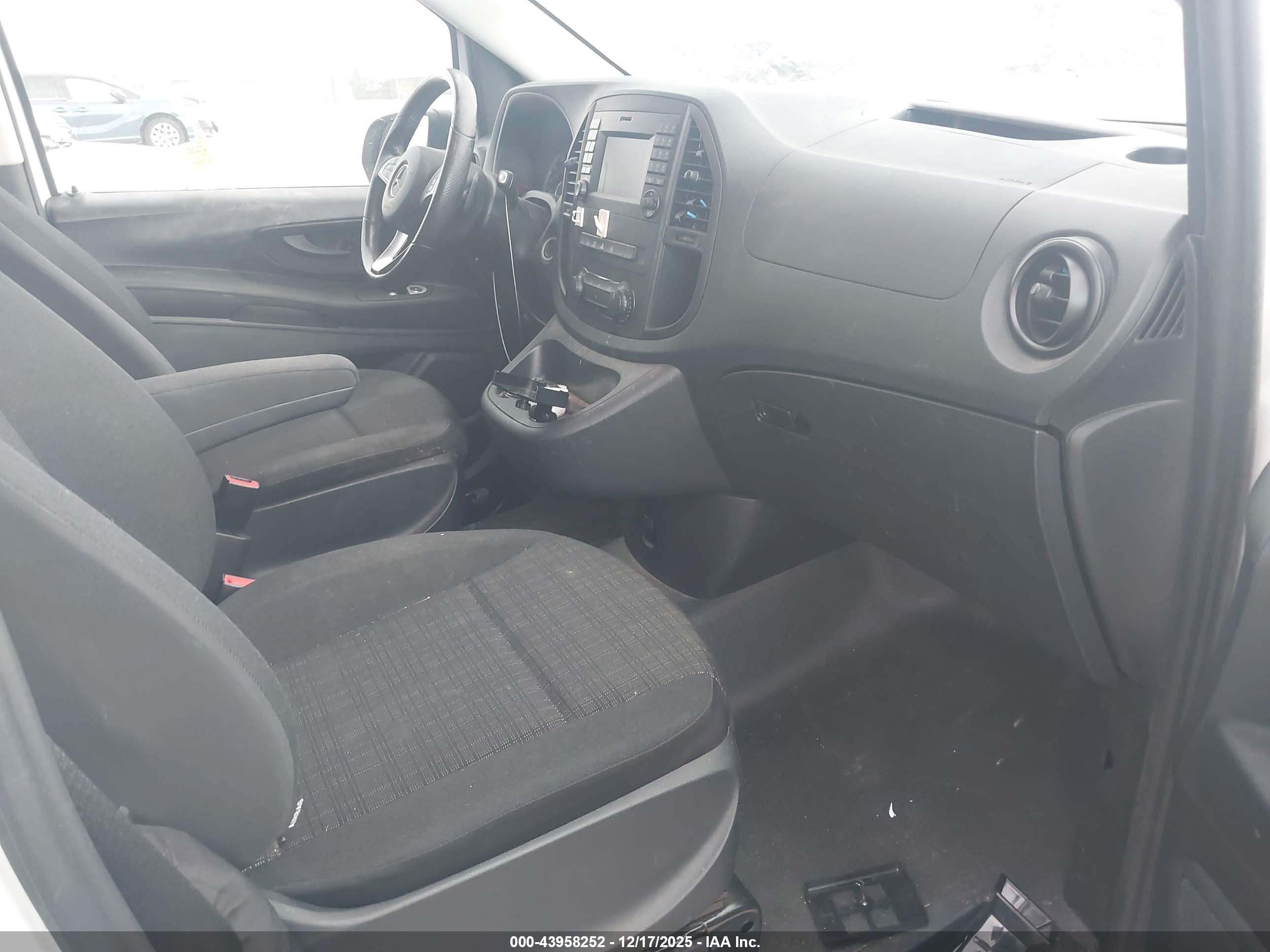 MERCEDES-BENZ METRIS image 5