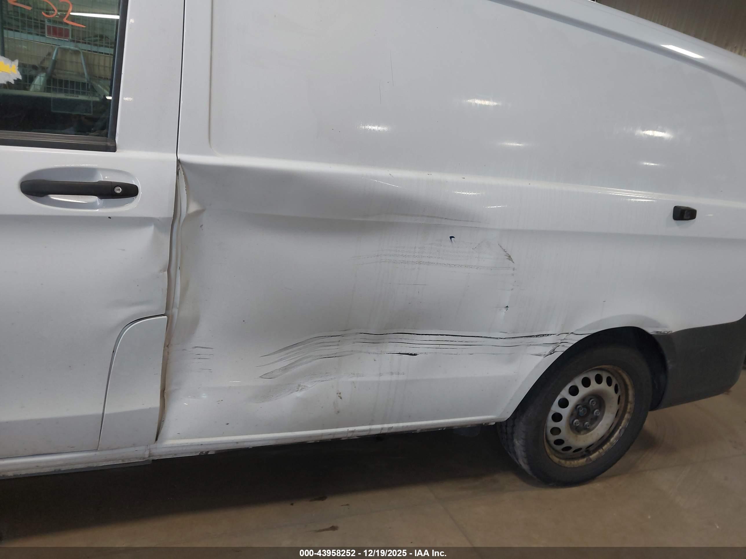 MERCEDES-BENZ METRIS image 6