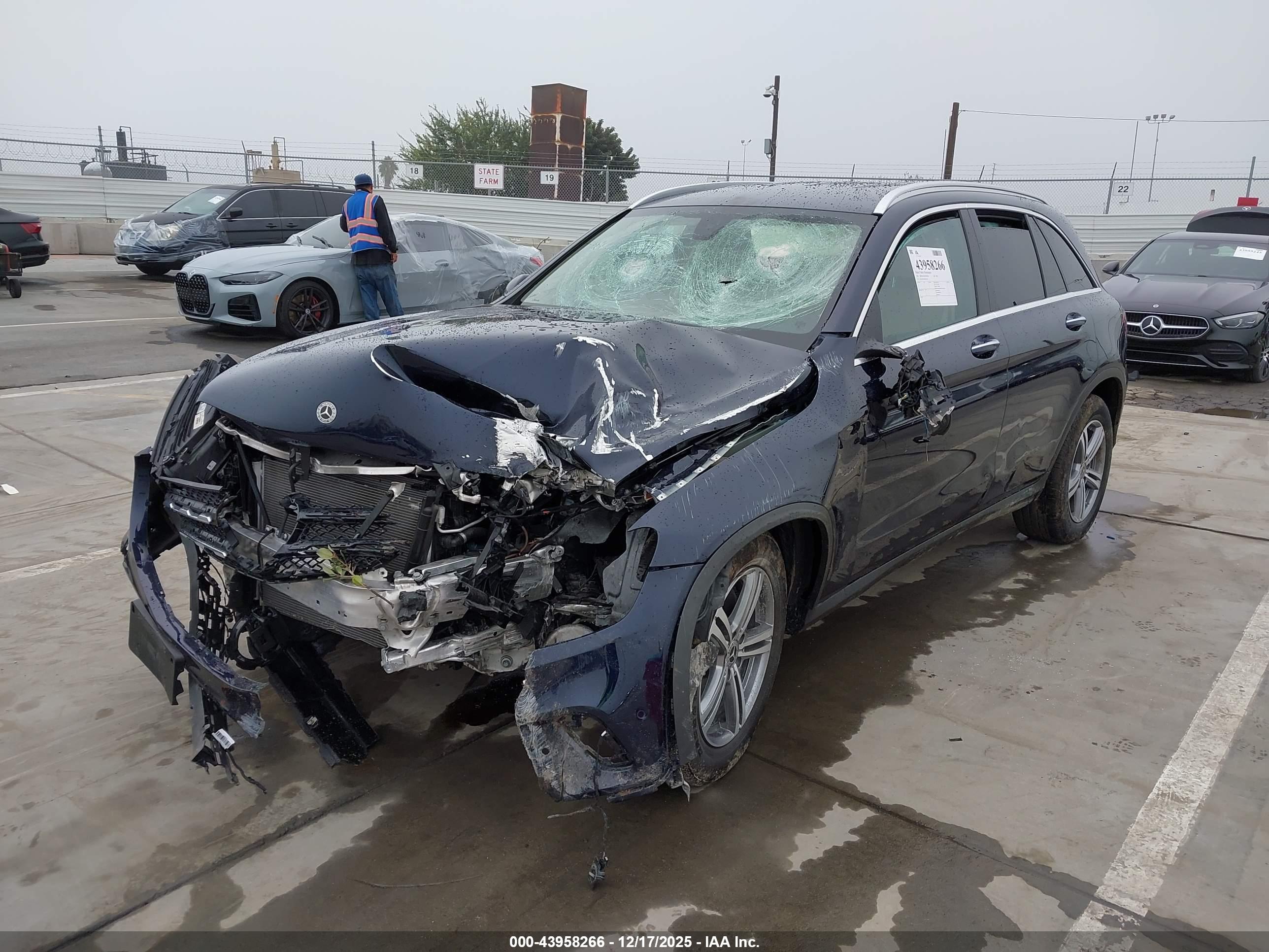 MERCEDES-BENZ GLC image 2