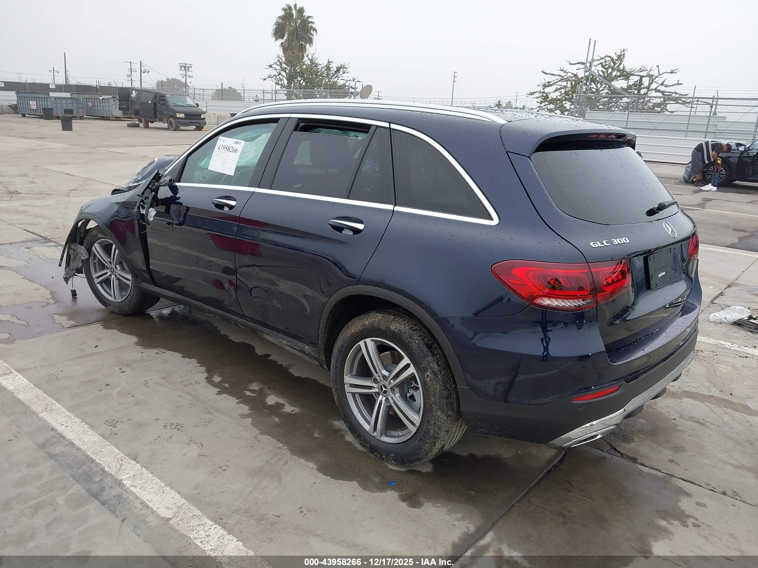 MERCEDES-BENZ GLC image 3