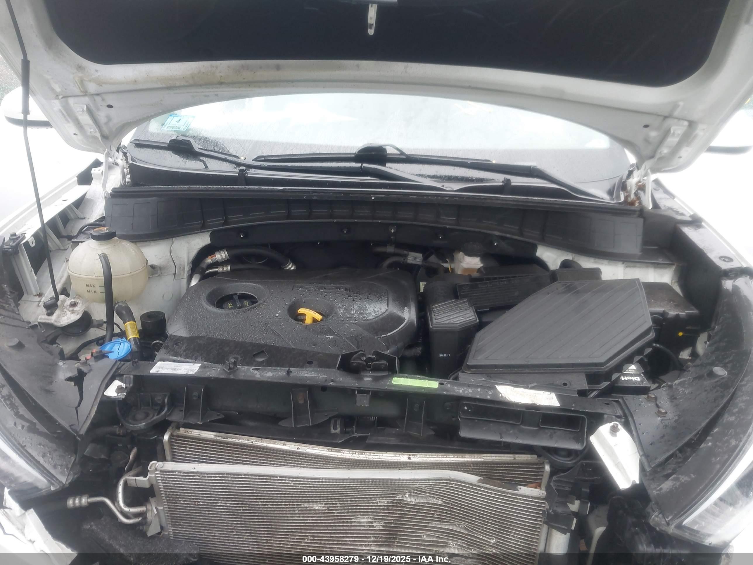 HYUNDAI TUCSON image 10