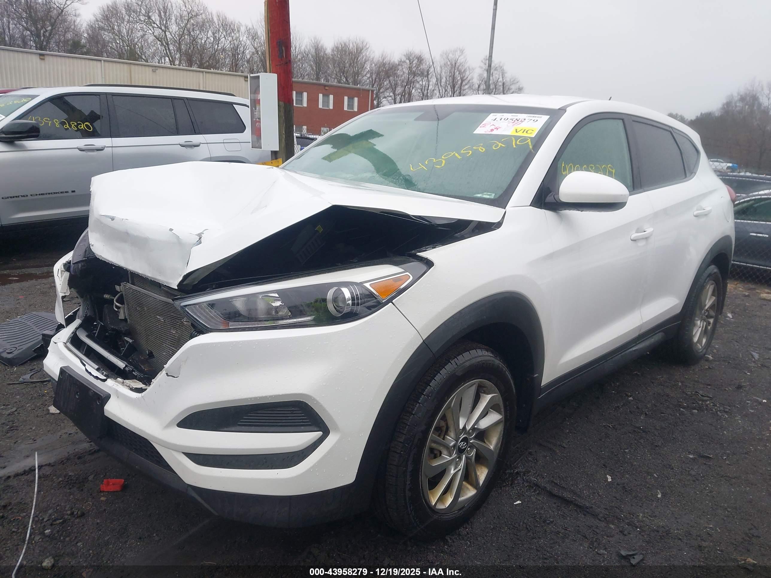 HYUNDAI TUCSON image 2