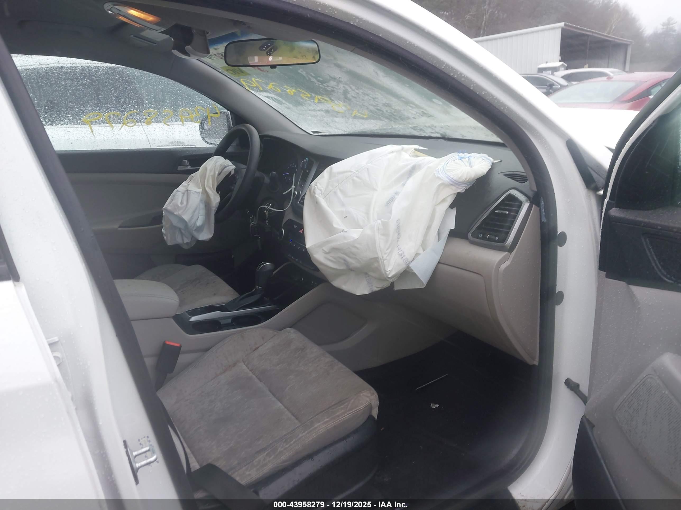 HYUNDAI TUCSON image 5