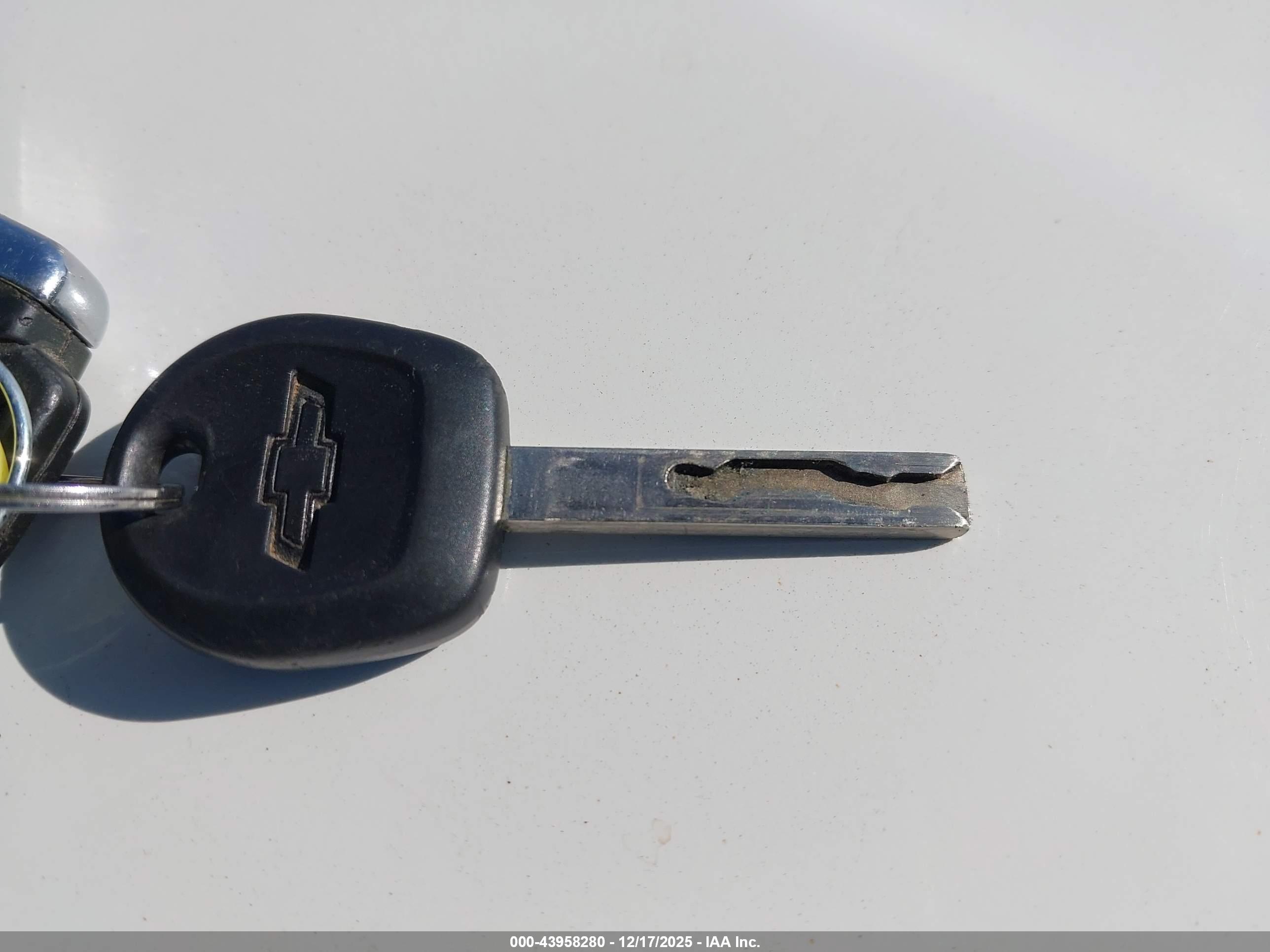 CHEVROLET COLORADO image 11