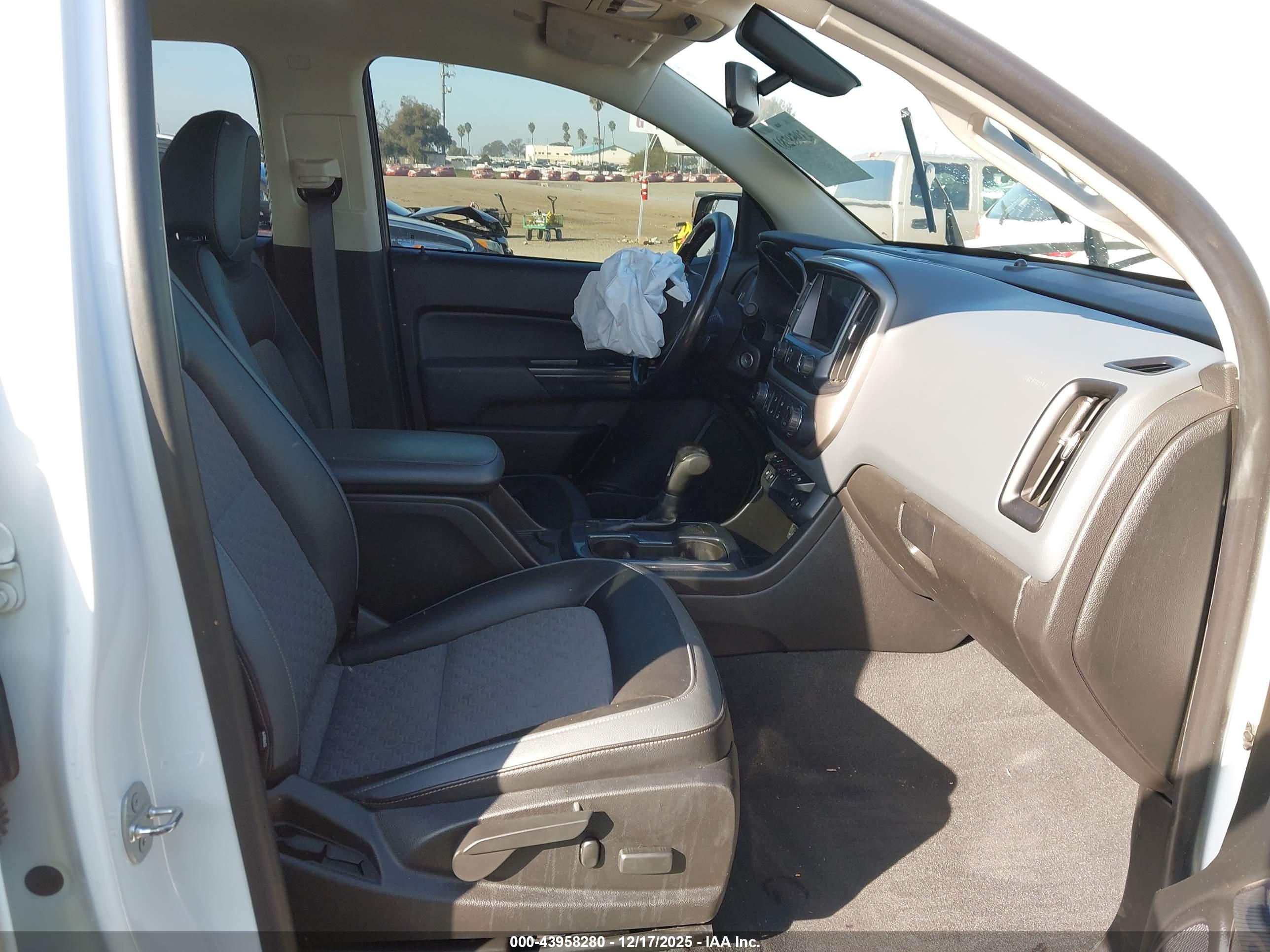 CHEVROLET COLORADO image 5