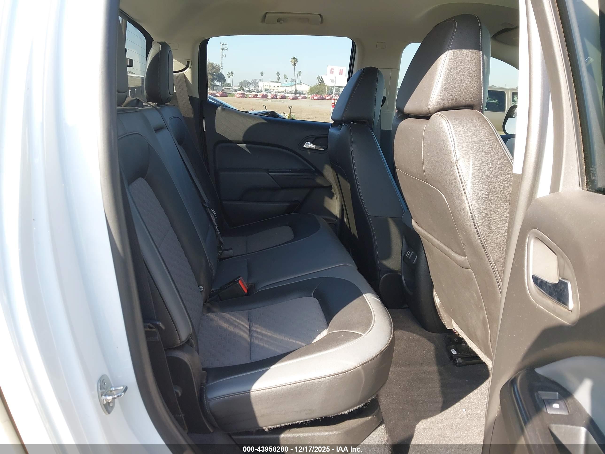 CHEVROLET COLORADO image 8