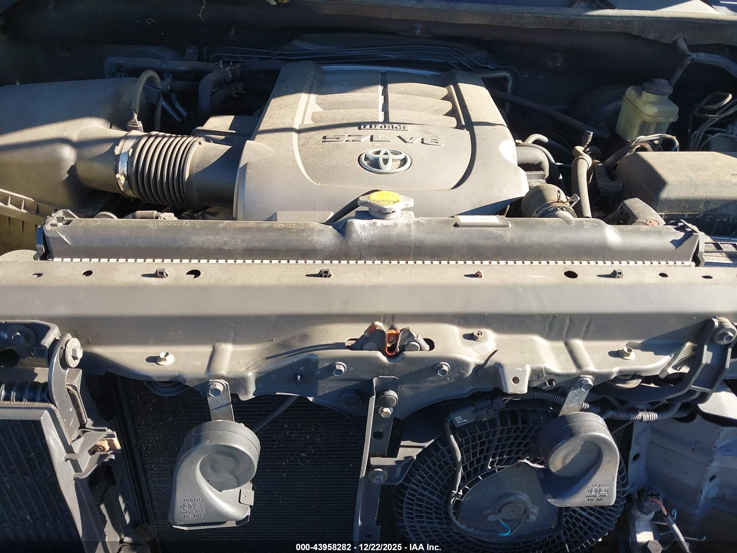 TOYOTA SEQUOIA image 10