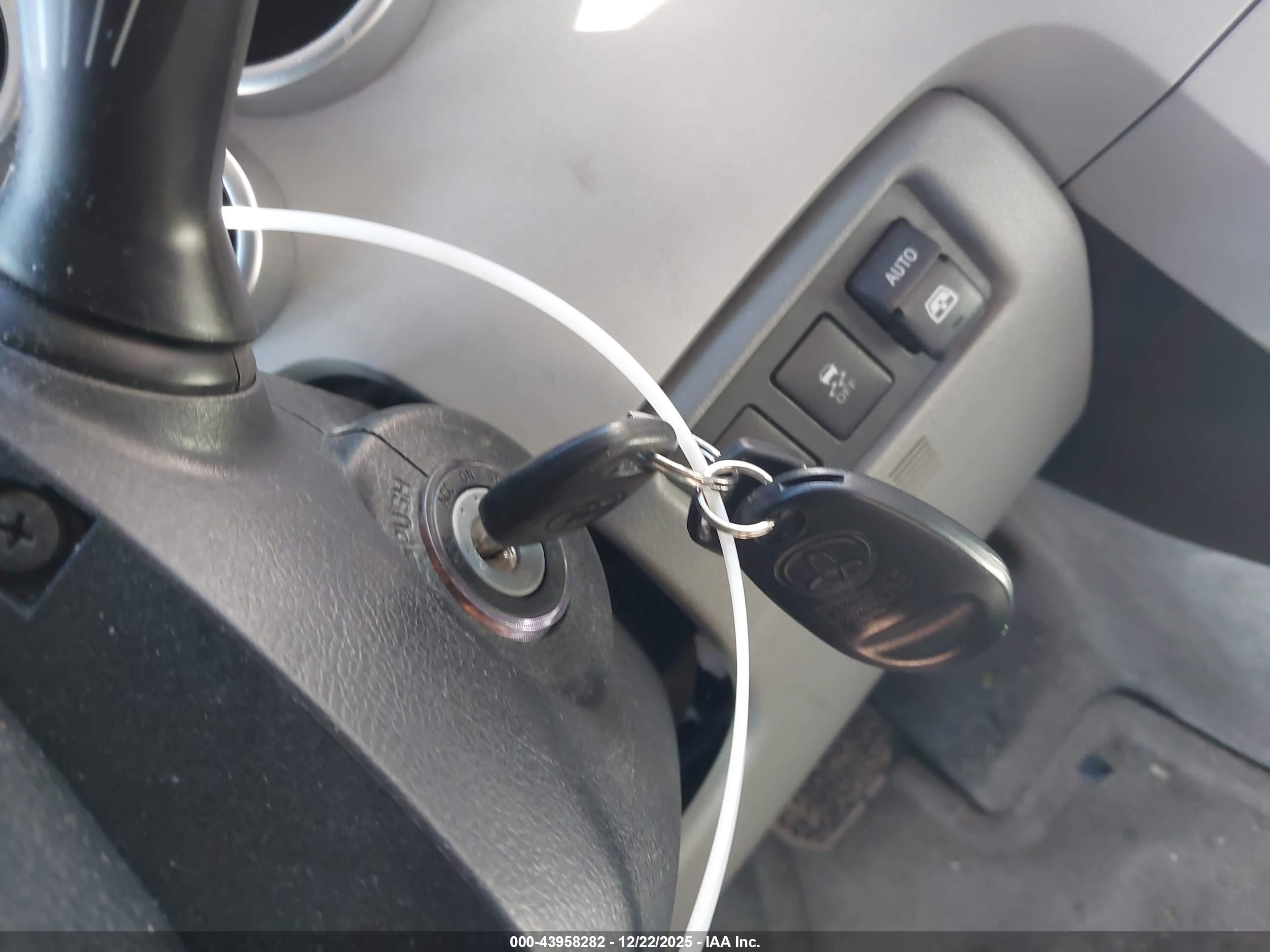 TOYOTA SEQUOIA image 11