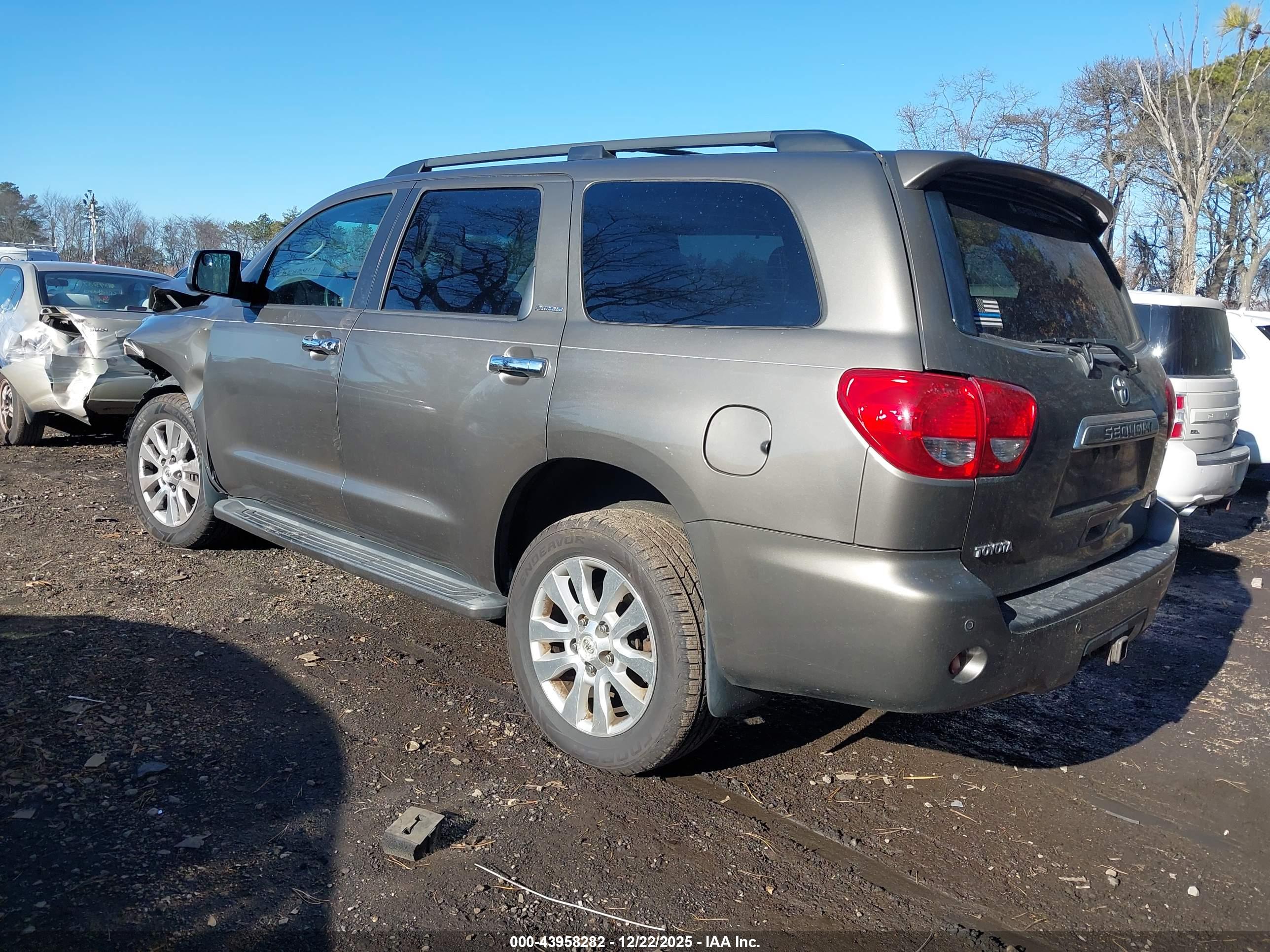 TOYOTA SEQUOIA image 3