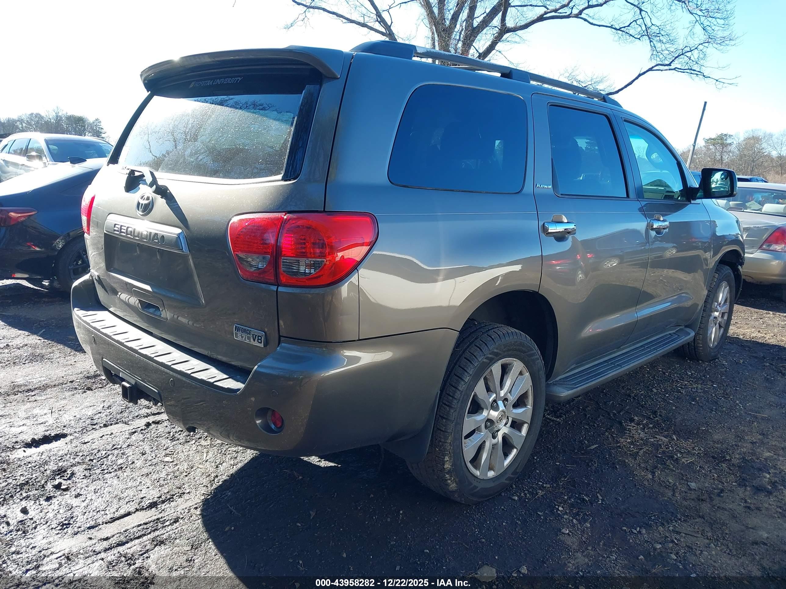TOYOTA SEQUOIA image 4