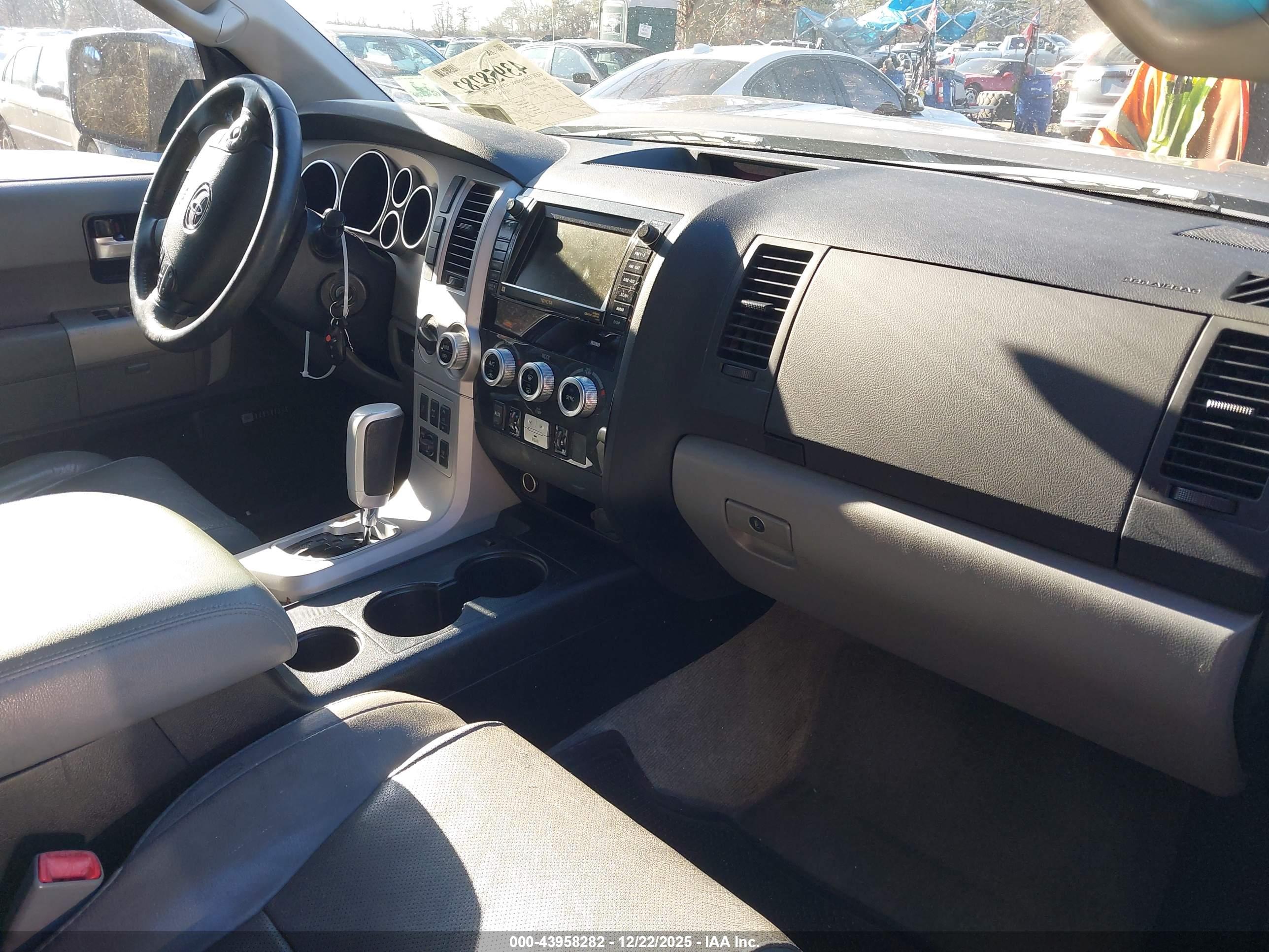 TOYOTA SEQUOIA image 5