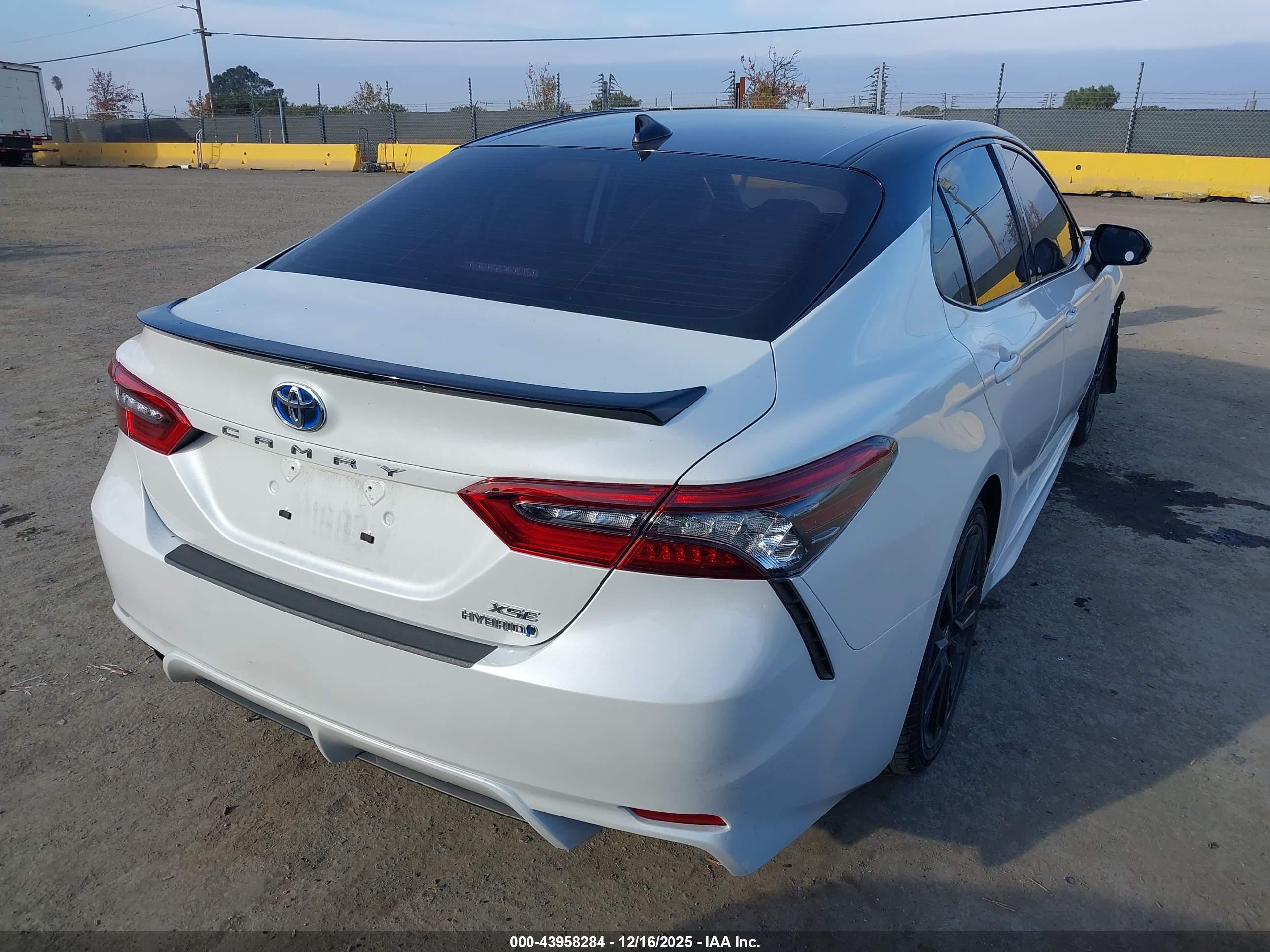 TOYOTA CAMRY image 4