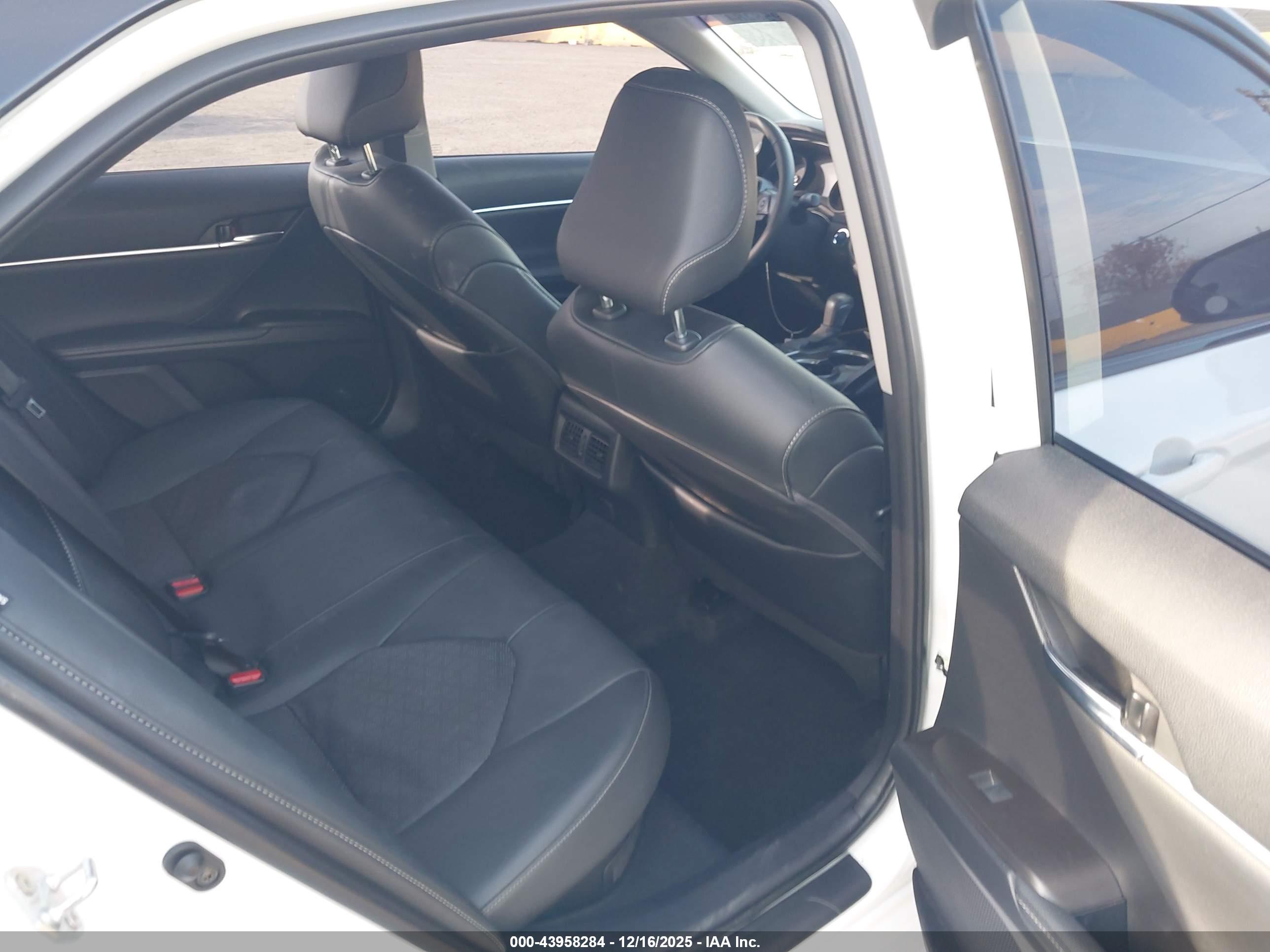 TOYOTA CAMRY image 8