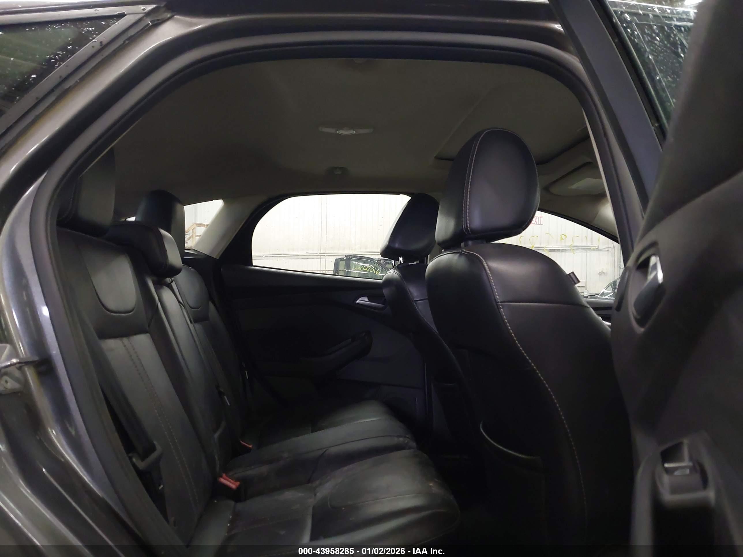 FORD FOCUS image 8