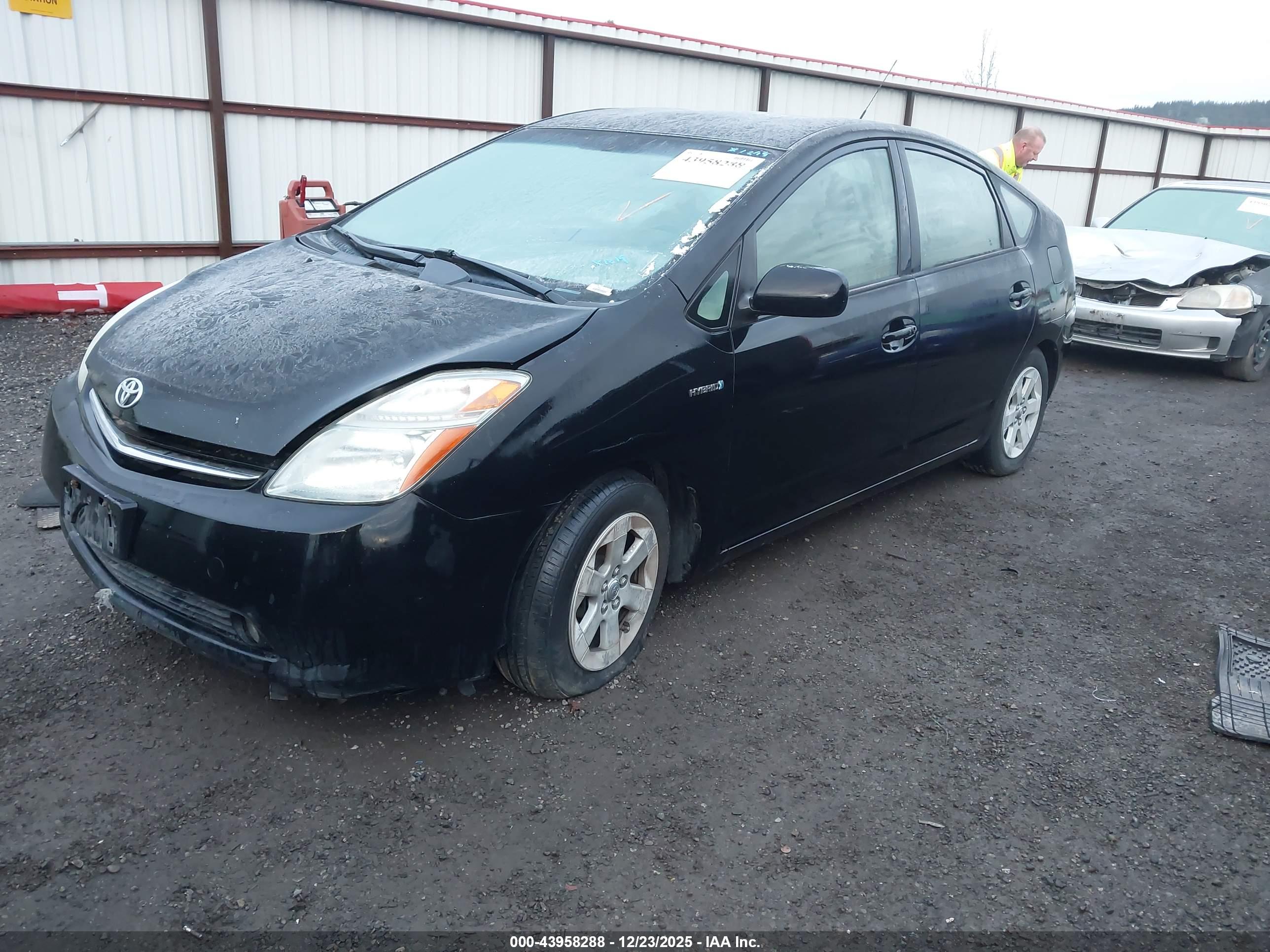 TOYOTA PRIUS image 2