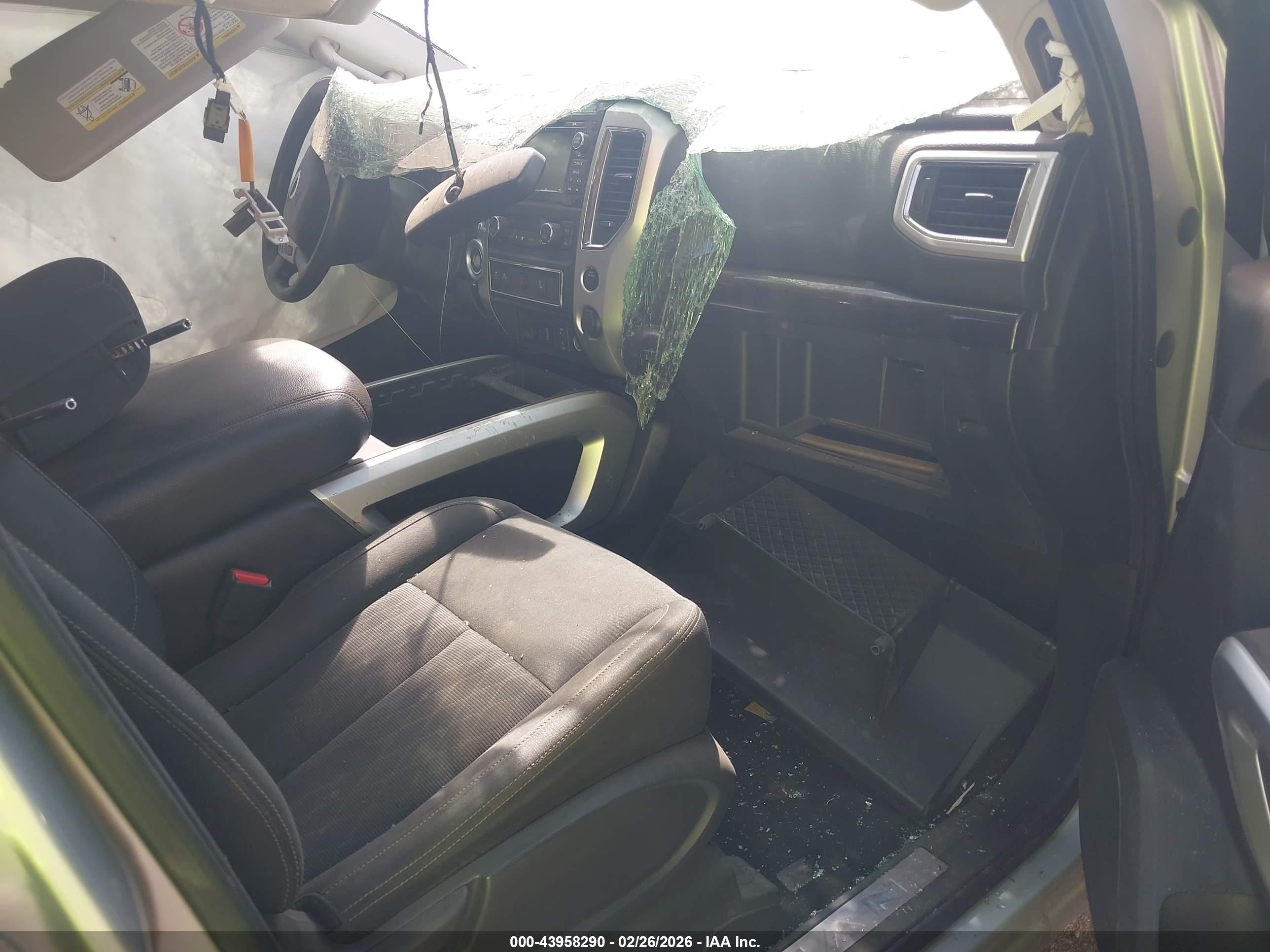 NISSAN TITAN image 5