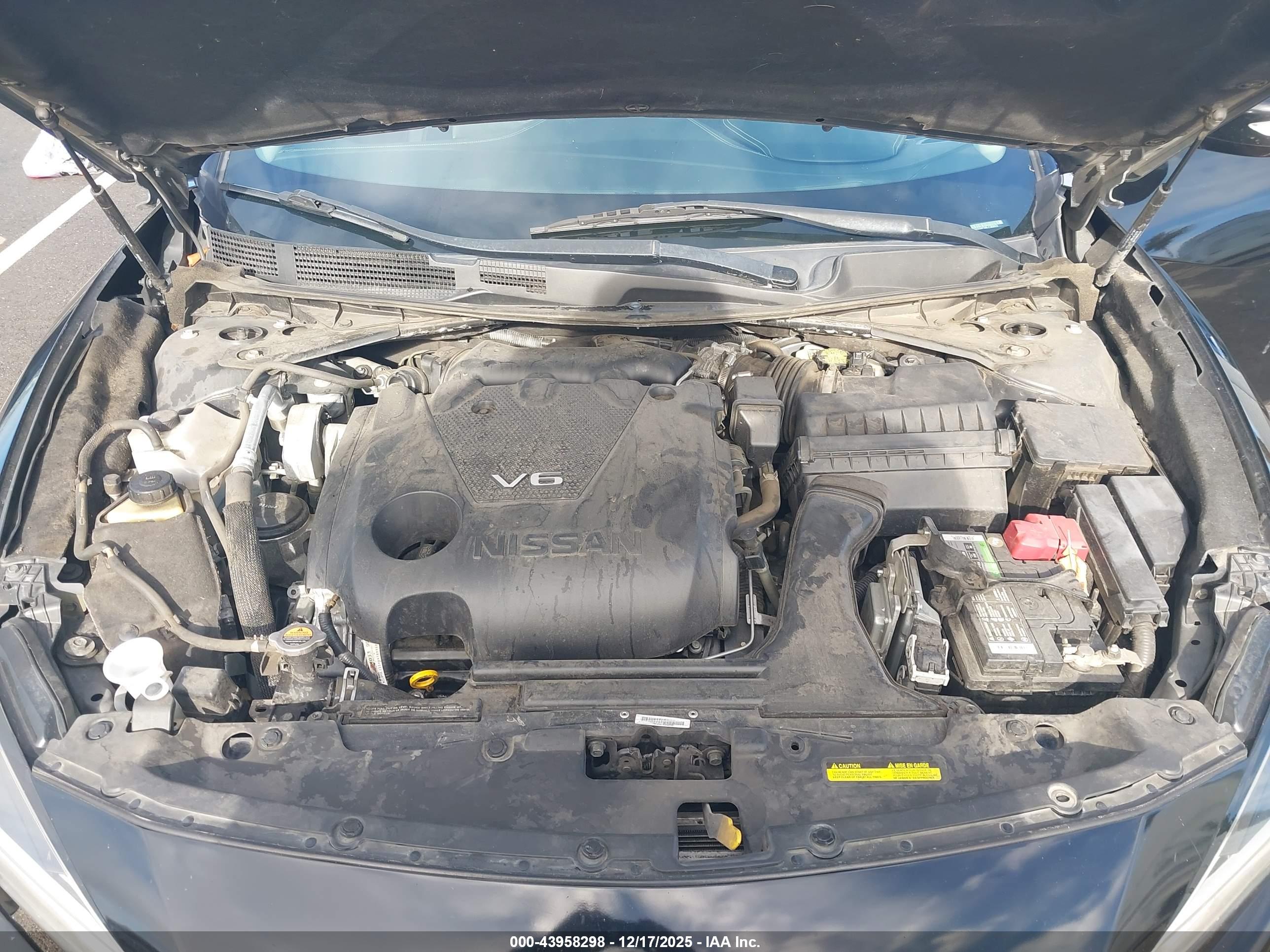 NISSAN MAXIMA image 10