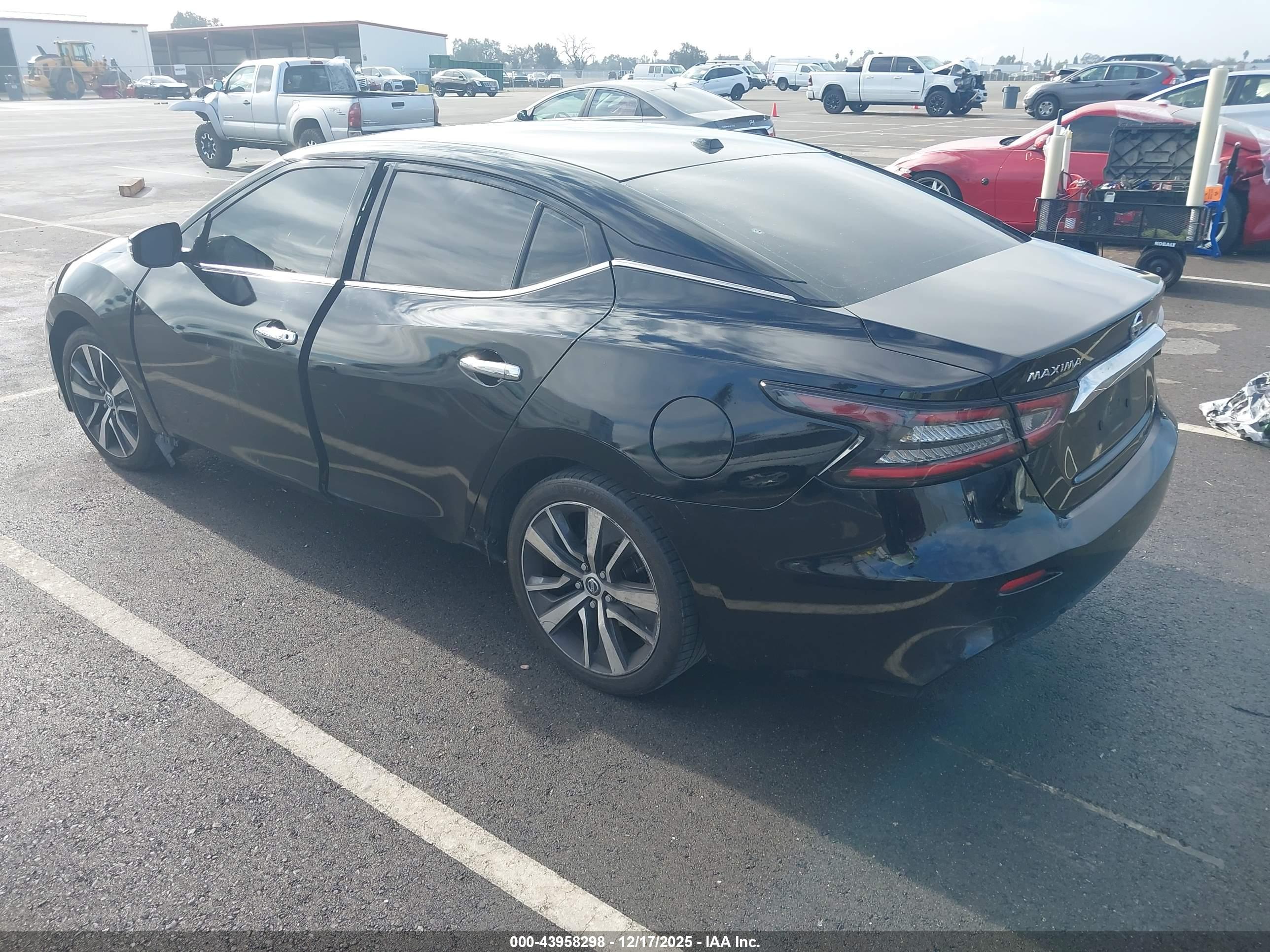 NISSAN MAXIMA image 3