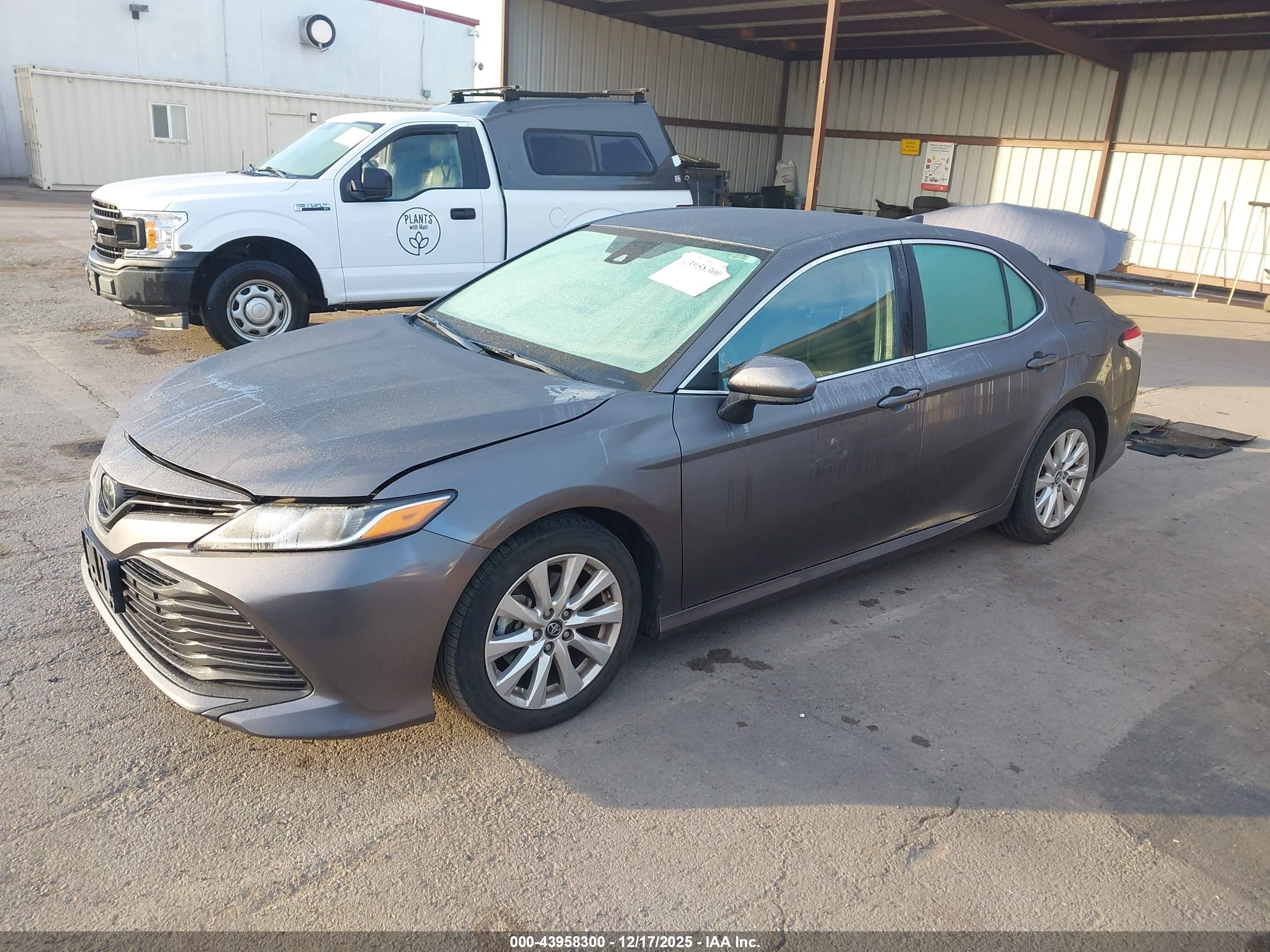 TOYOTA CAMRY image 2