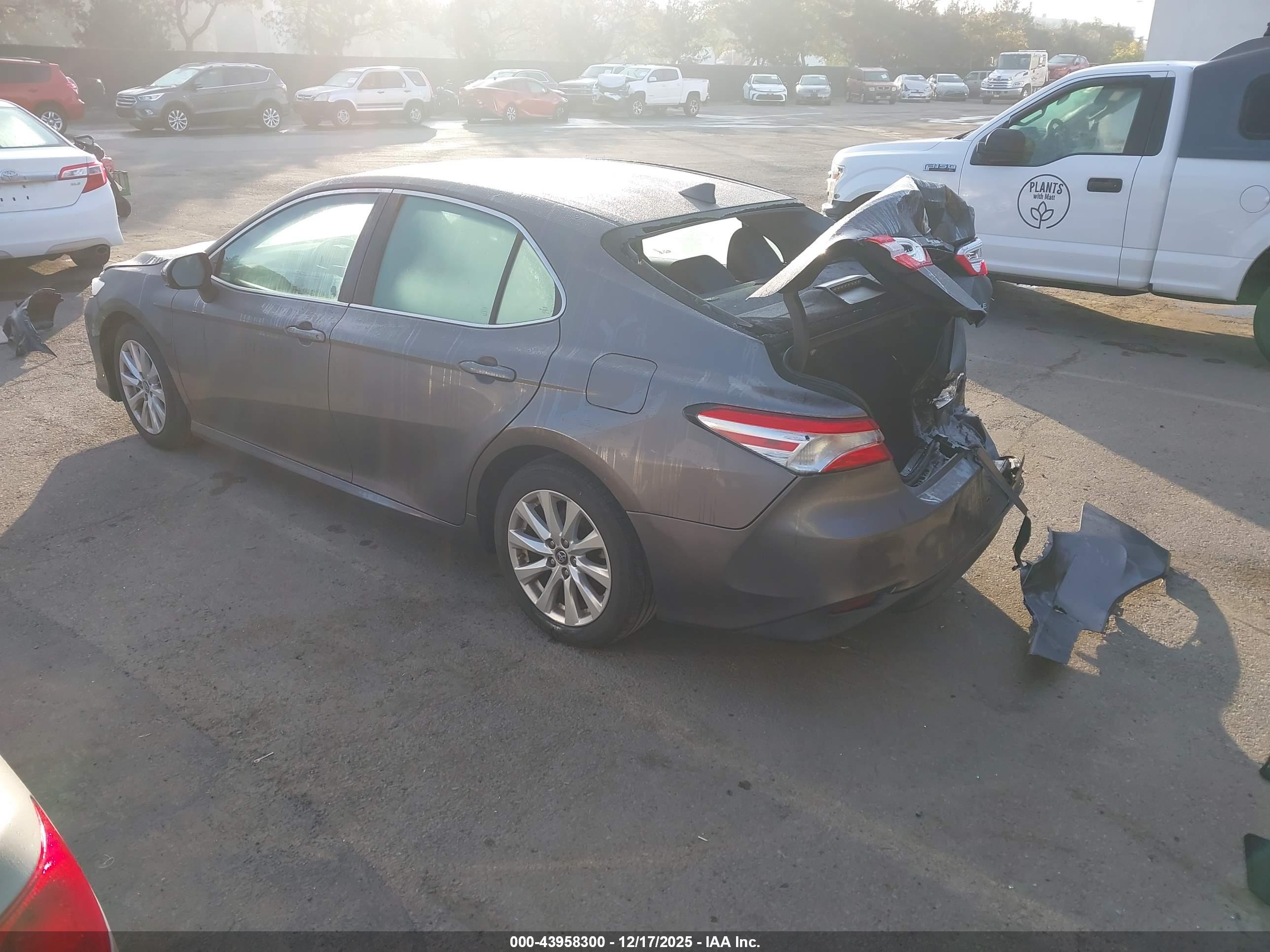 TOYOTA CAMRY image 3