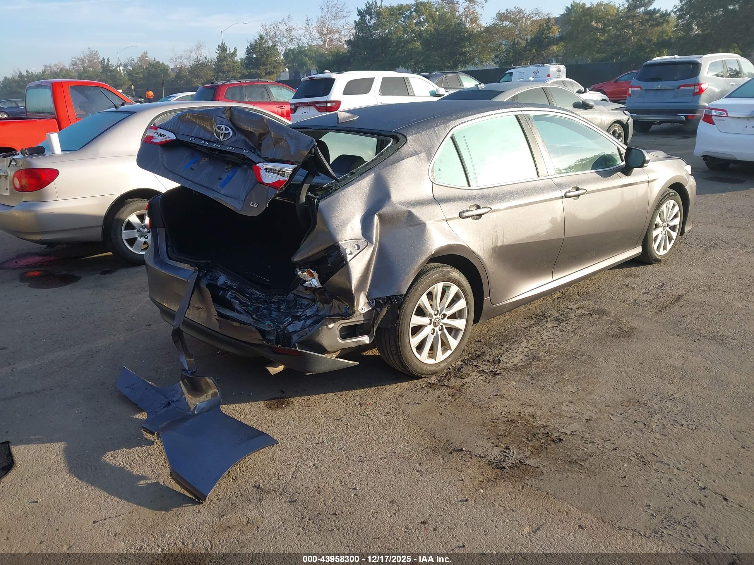 TOYOTA CAMRY image 4