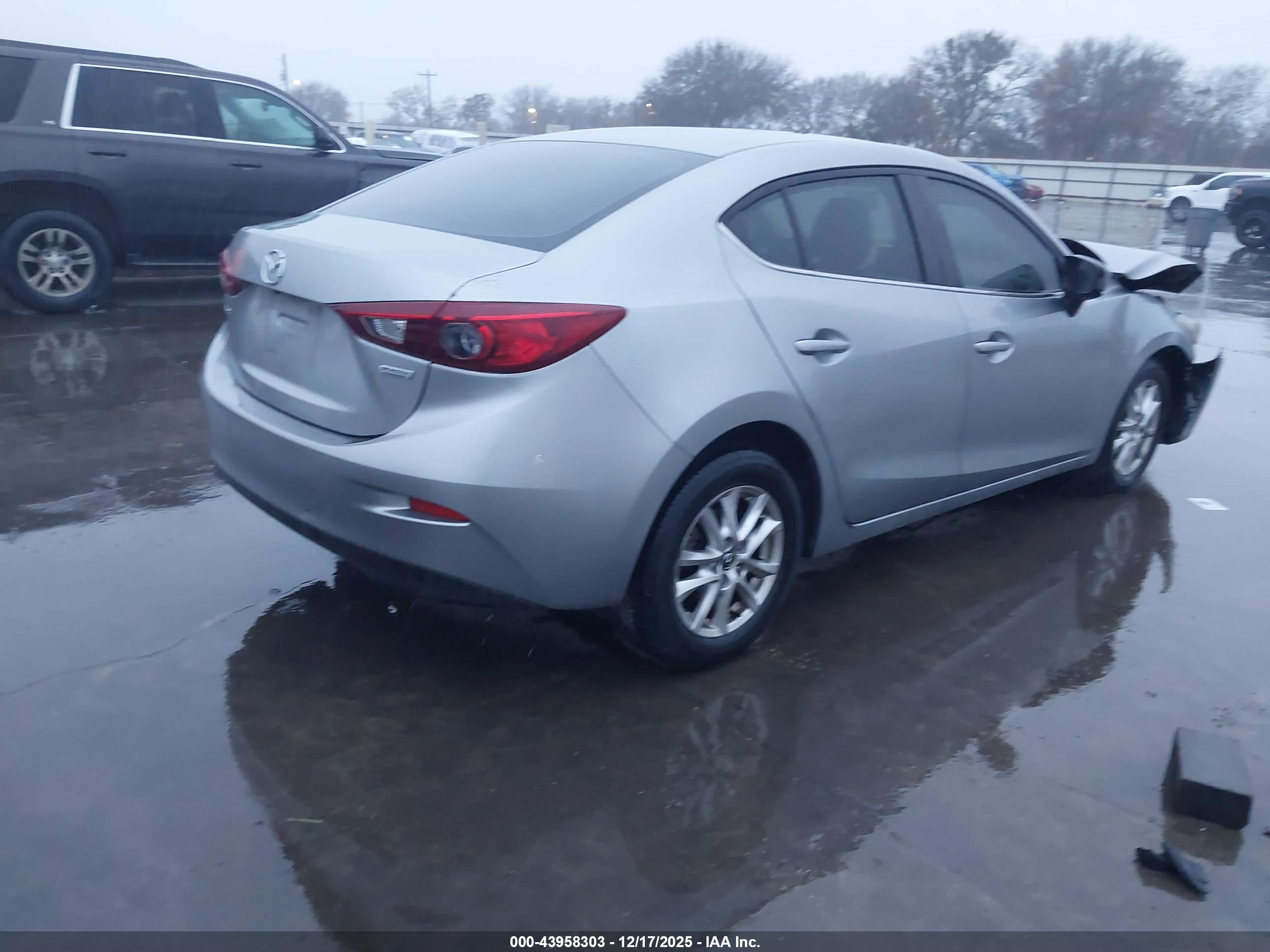 MAZDA MAZDA3 image 4