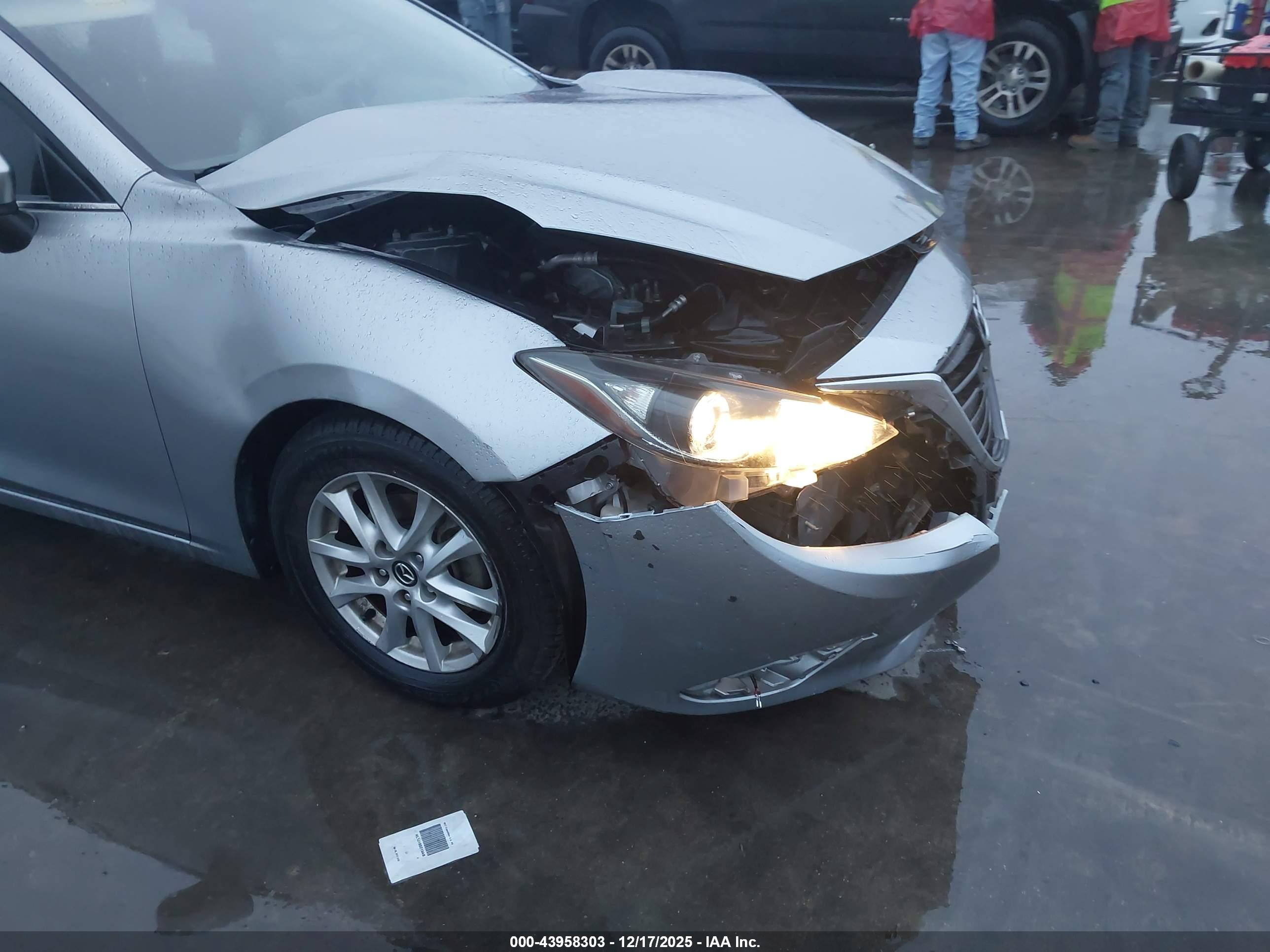 MAZDA MAZDA3 image 6