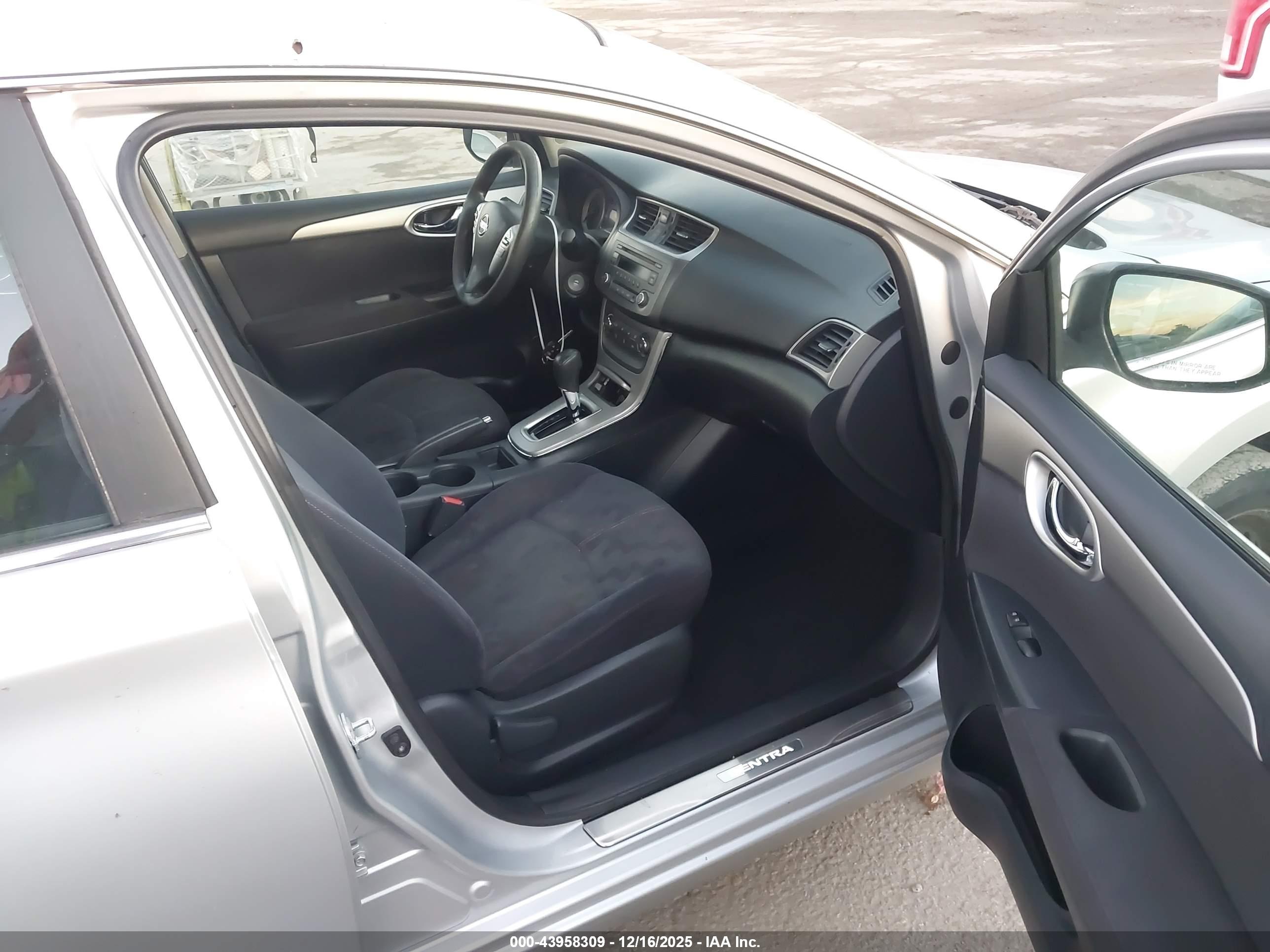 NISSAN SENTRA image 5