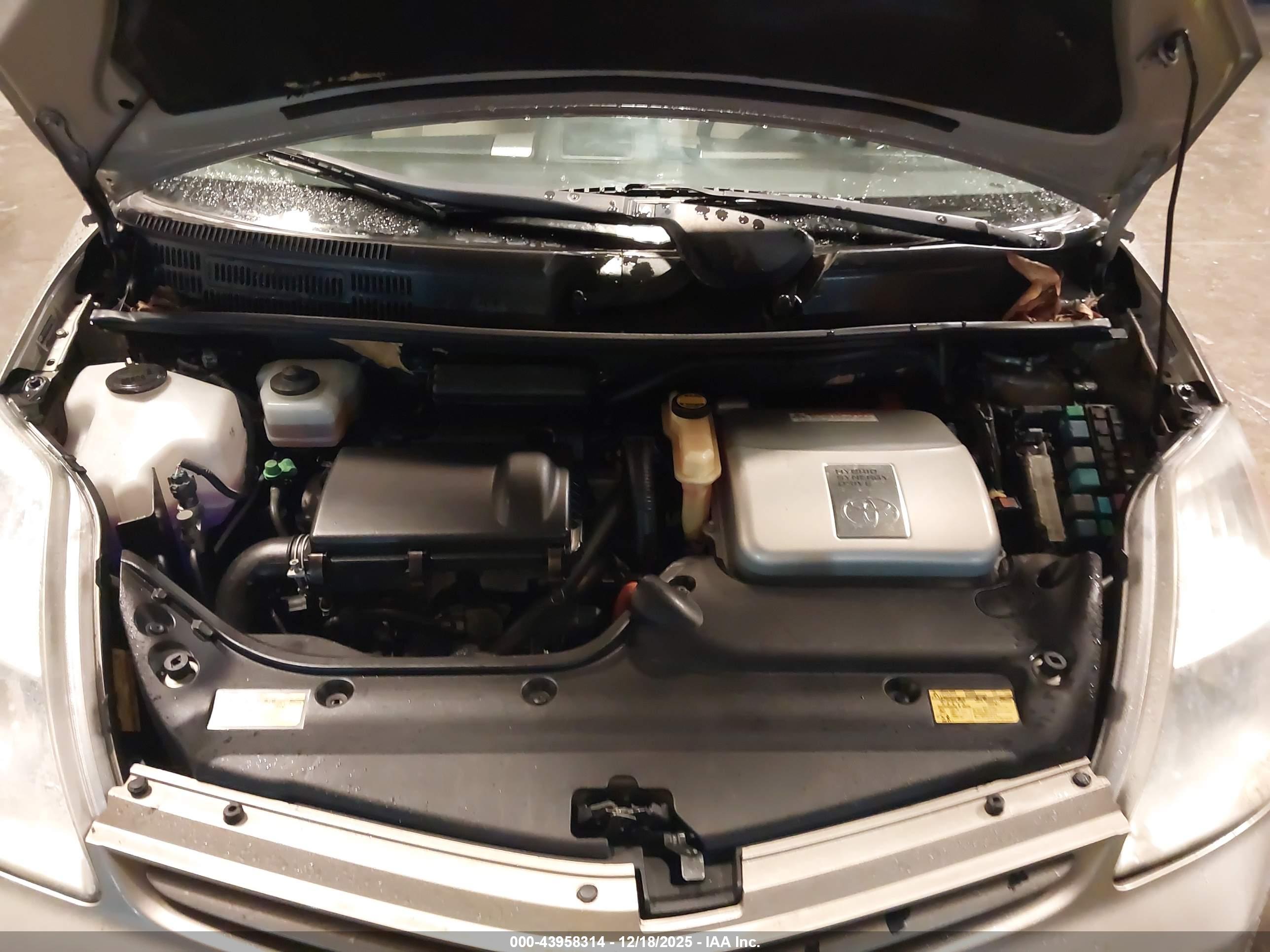 TOYOTA PRIUS image 10